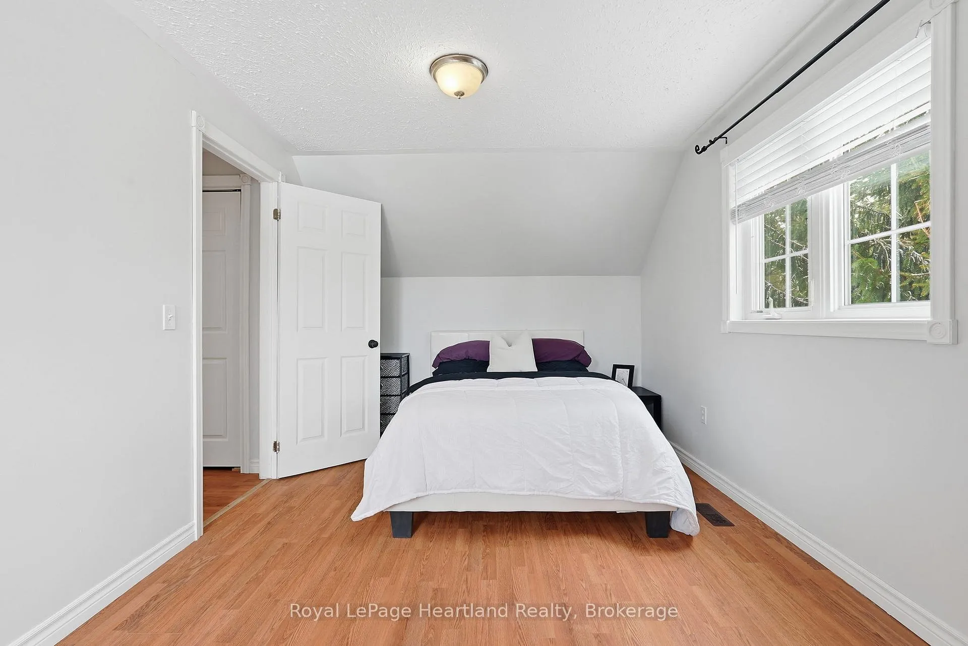 Photo 32 of 25 John Street W, Minto — HOMEH