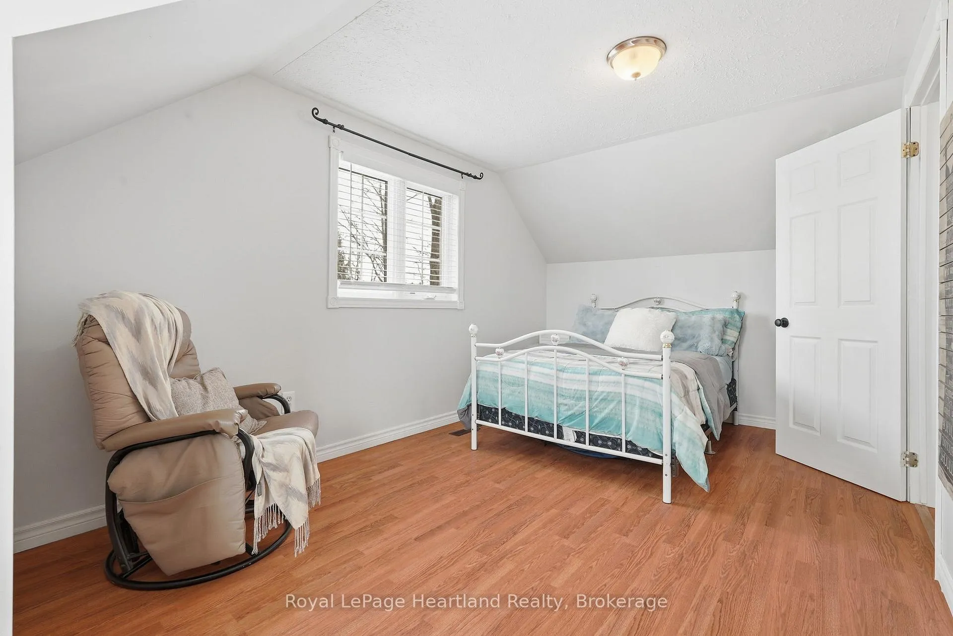 Photo 35 of 25 John Street W, Minto — HOMEH