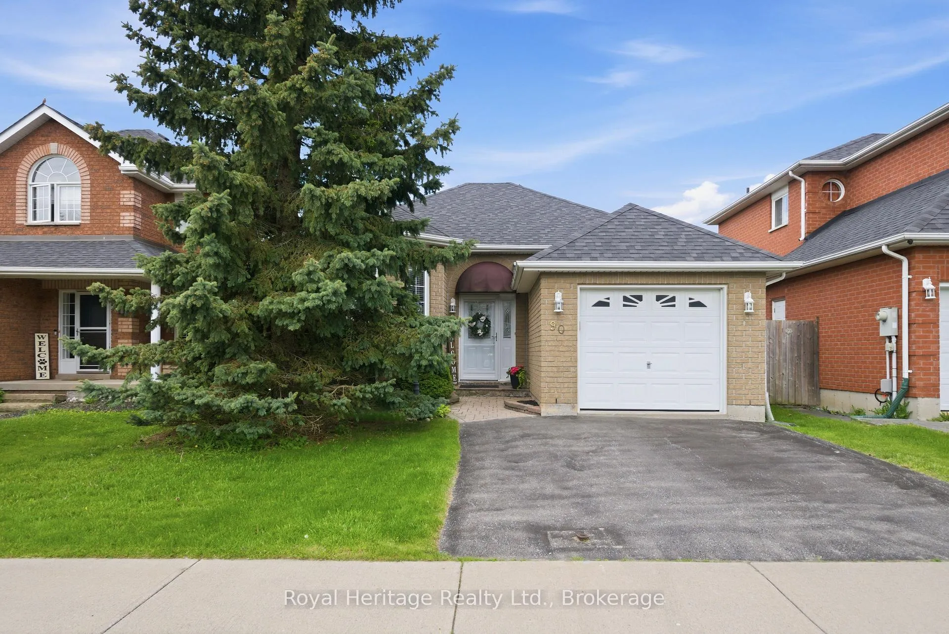 Photo 2 of 90 Bloom Avenue, Clarington, Newcastle — HOMEH