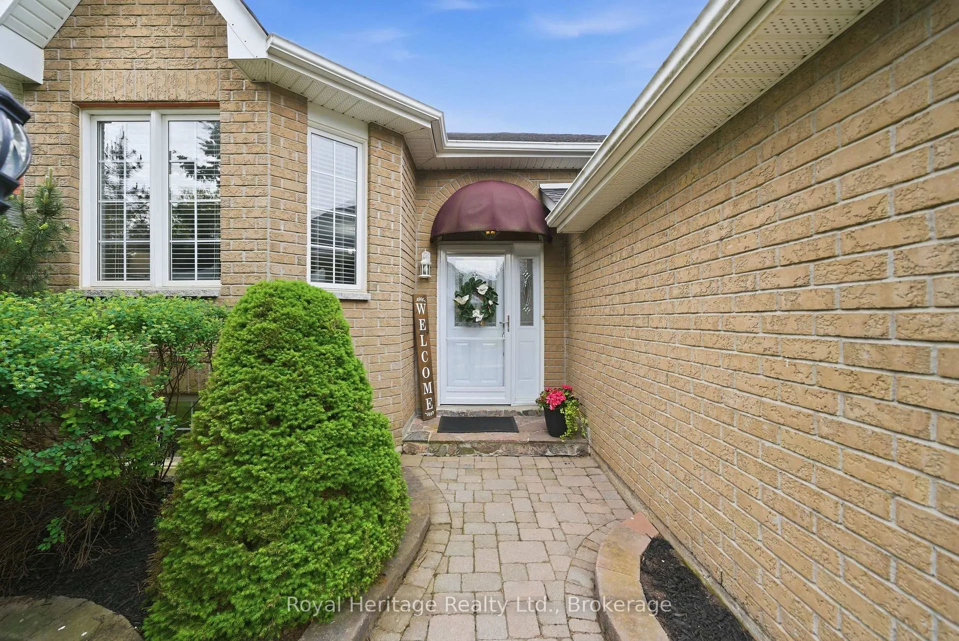 Photo 3 of 90 Bloom Avenue, Clarington, Newcastle — HOMEH