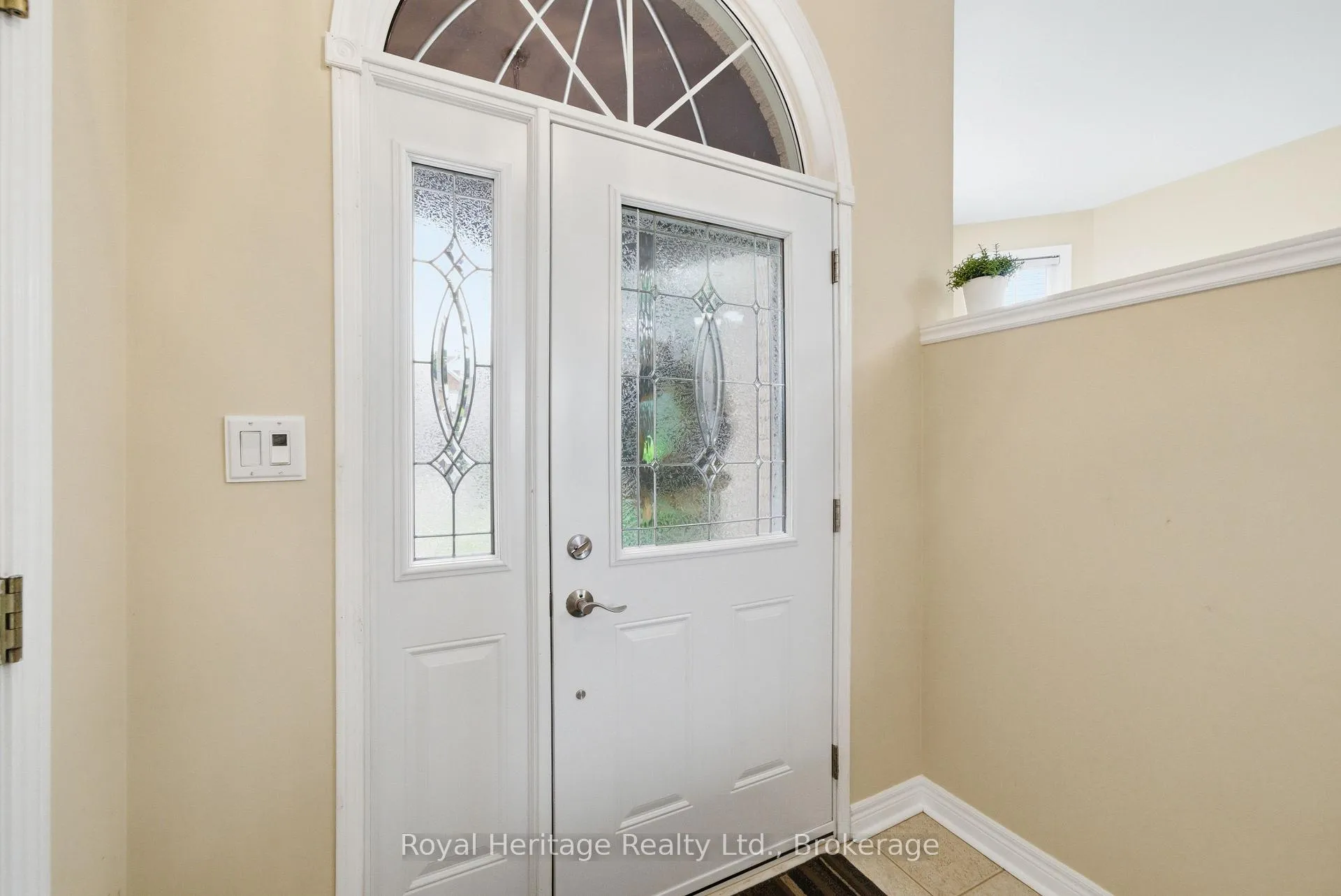 Photo 5 of 90 Bloom Avenue, Clarington, Newcastle — HOMEH