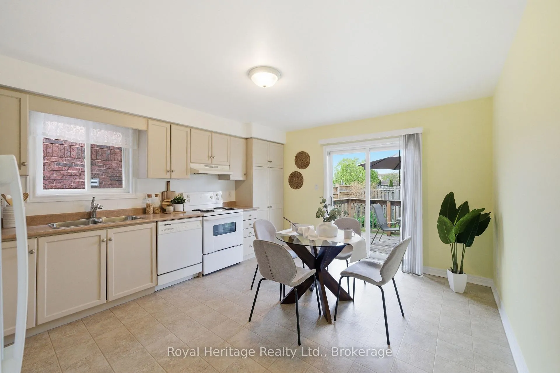Photo 14 of 90 Bloom Avenue, Clarington, Newcastle — HOMEH