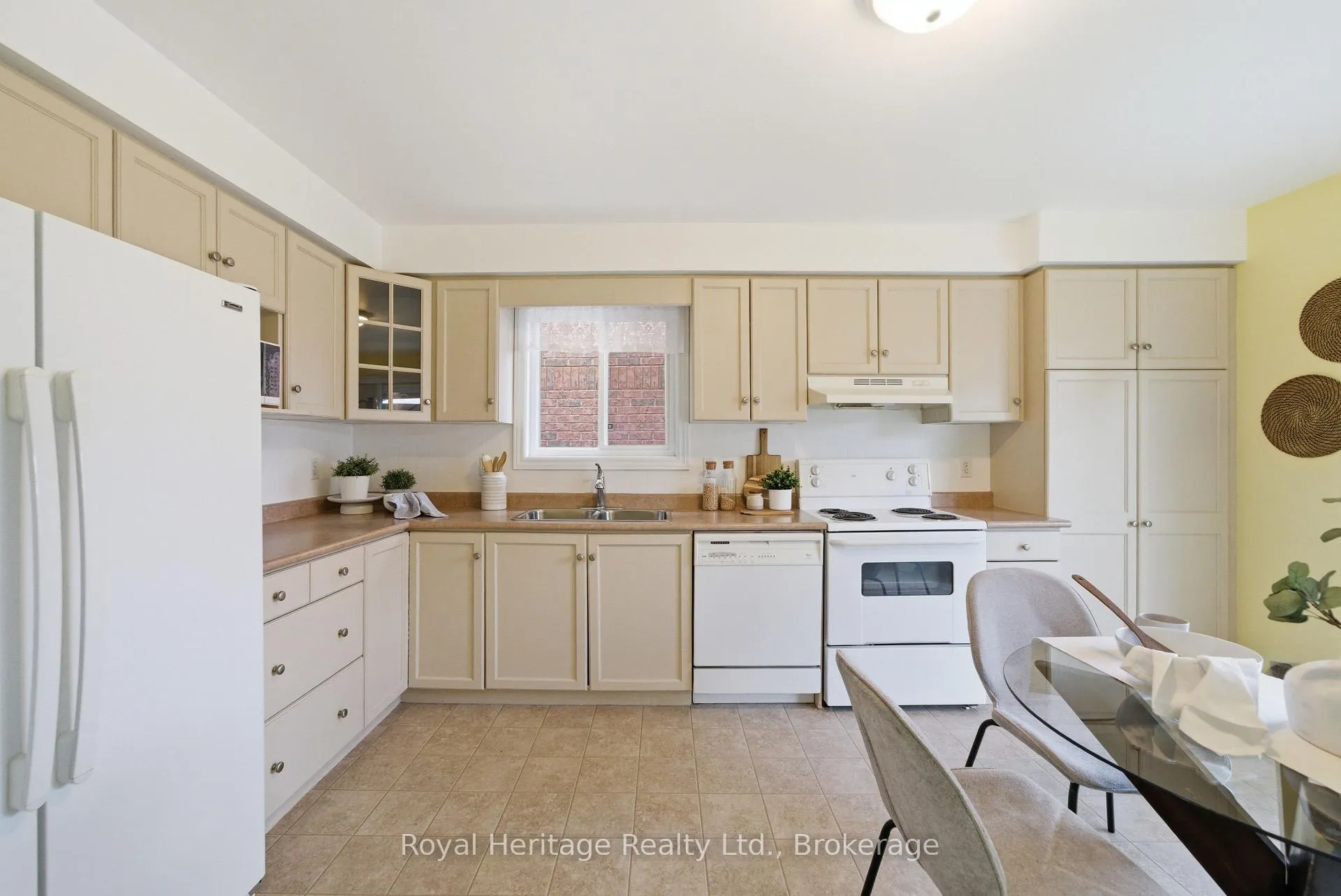 Photo 15 of 90 Bloom Avenue, Clarington, Newcastle — HOMEH