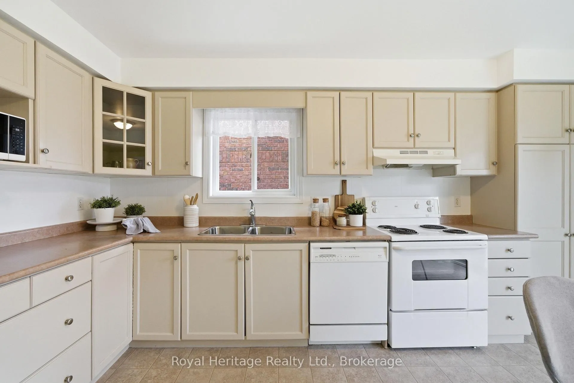 Photo 17 of 90 Bloom Avenue, Clarington, Newcastle — HOMEH