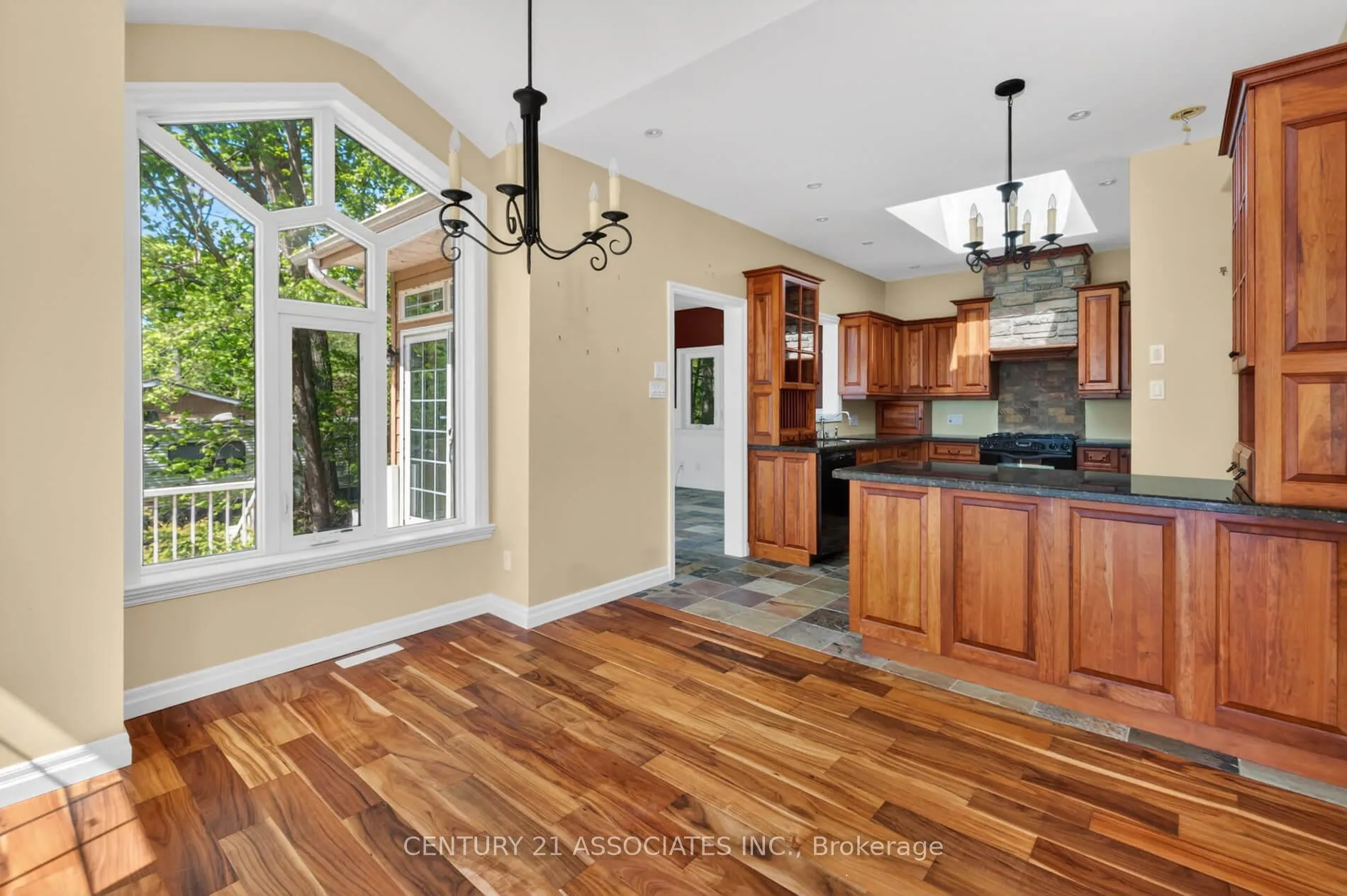 Photo 5 of 32 Myrtle Avenue, Oro-Medonte, Hawkestone — HOMEH