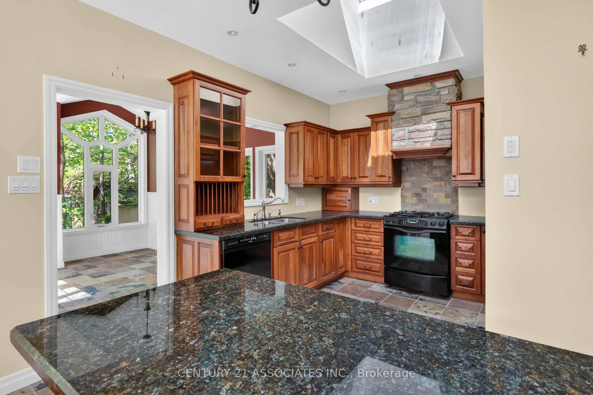 Photo 8 of 32 Myrtle Avenue, Oro-Medonte, Hawkestone — HOMEH