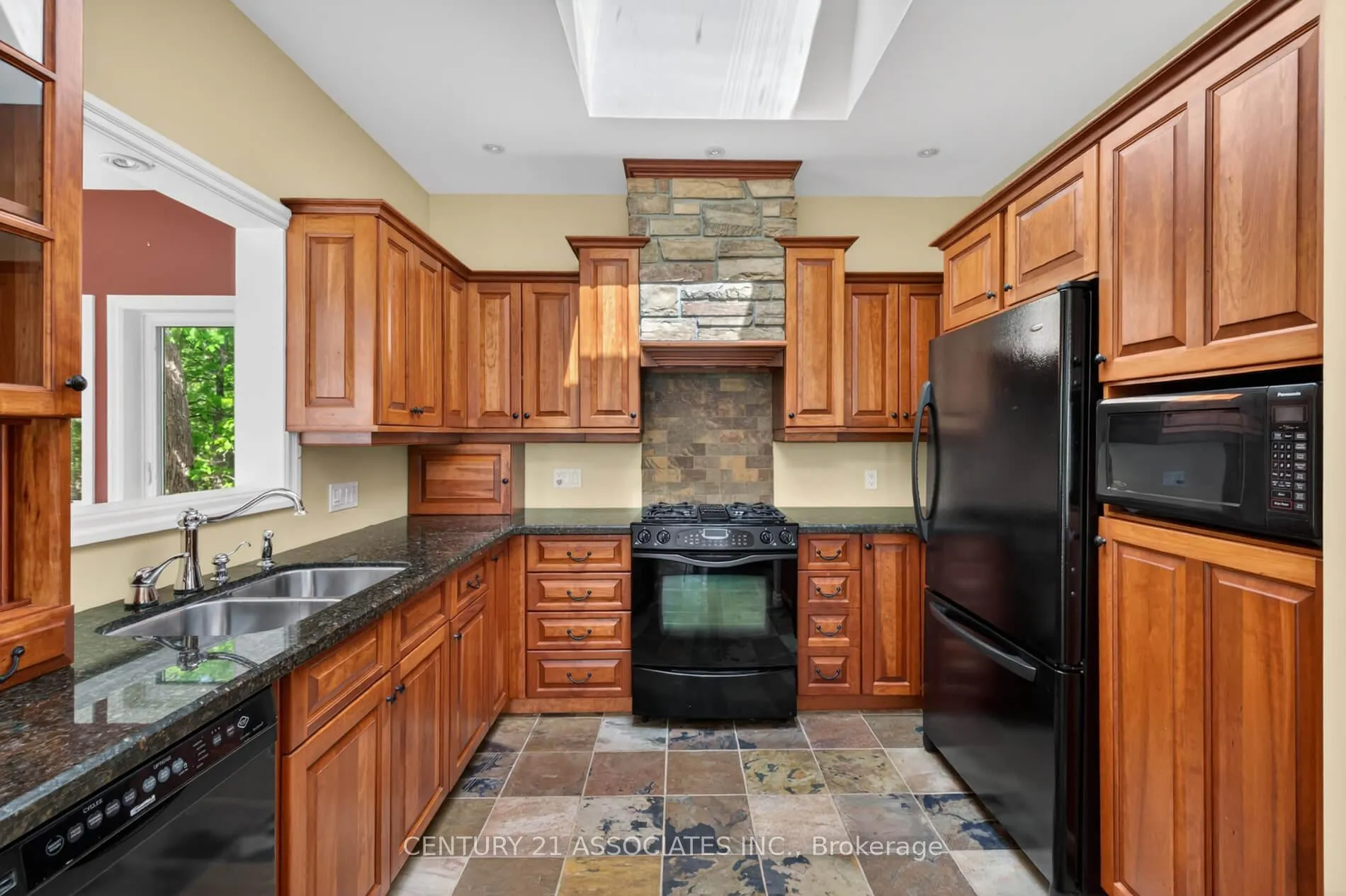 Photo 9 of 32 Myrtle Avenue, Oro-Medonte, Hawkestone — HOMEH