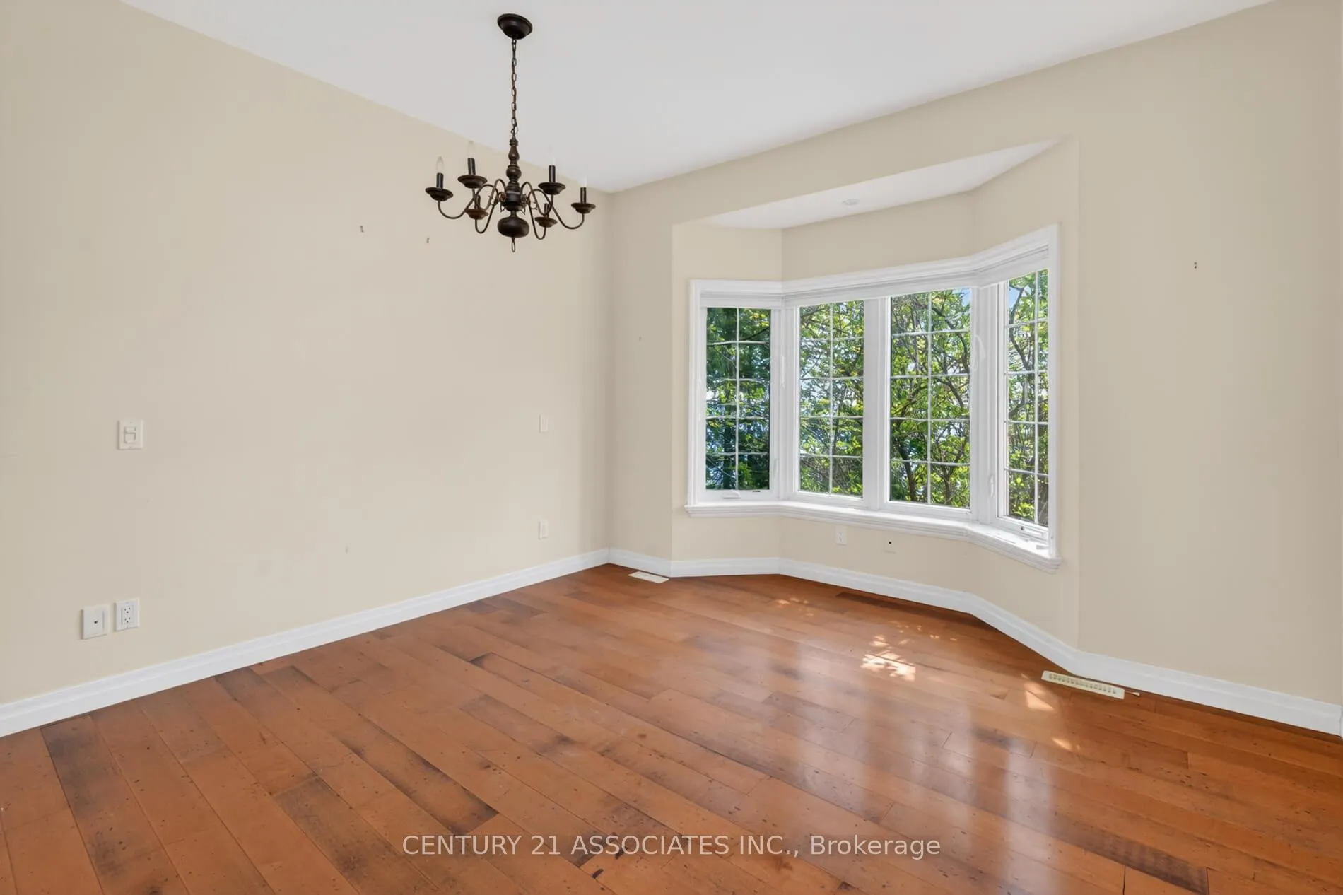 Photo 21 of 32 Myrtle Avenue, Oro-Medonte, Hawkestone — HOMEH