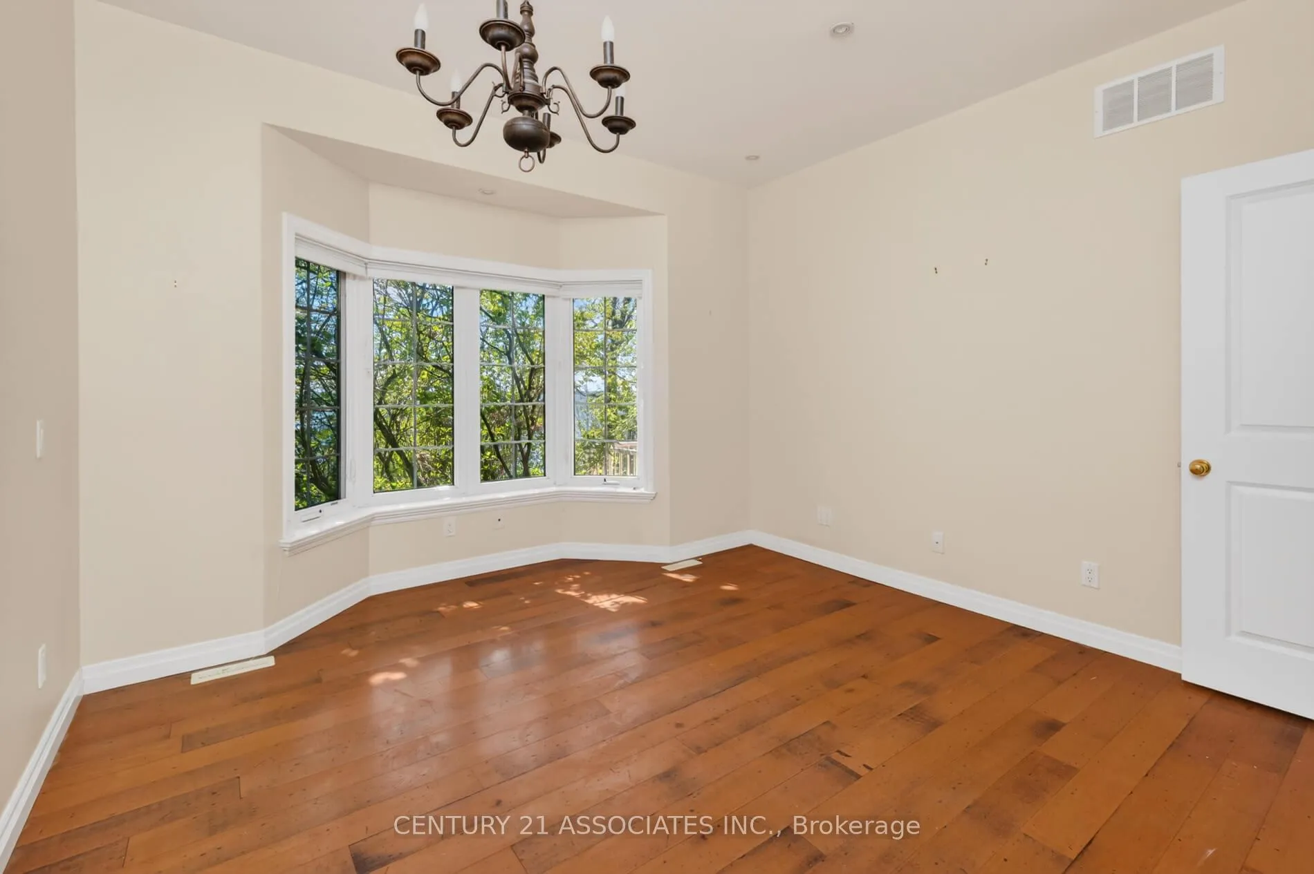 Photo 23 of 32 Myrtle Avenue, Oro-Medonte, Hawkestone — HOMEH