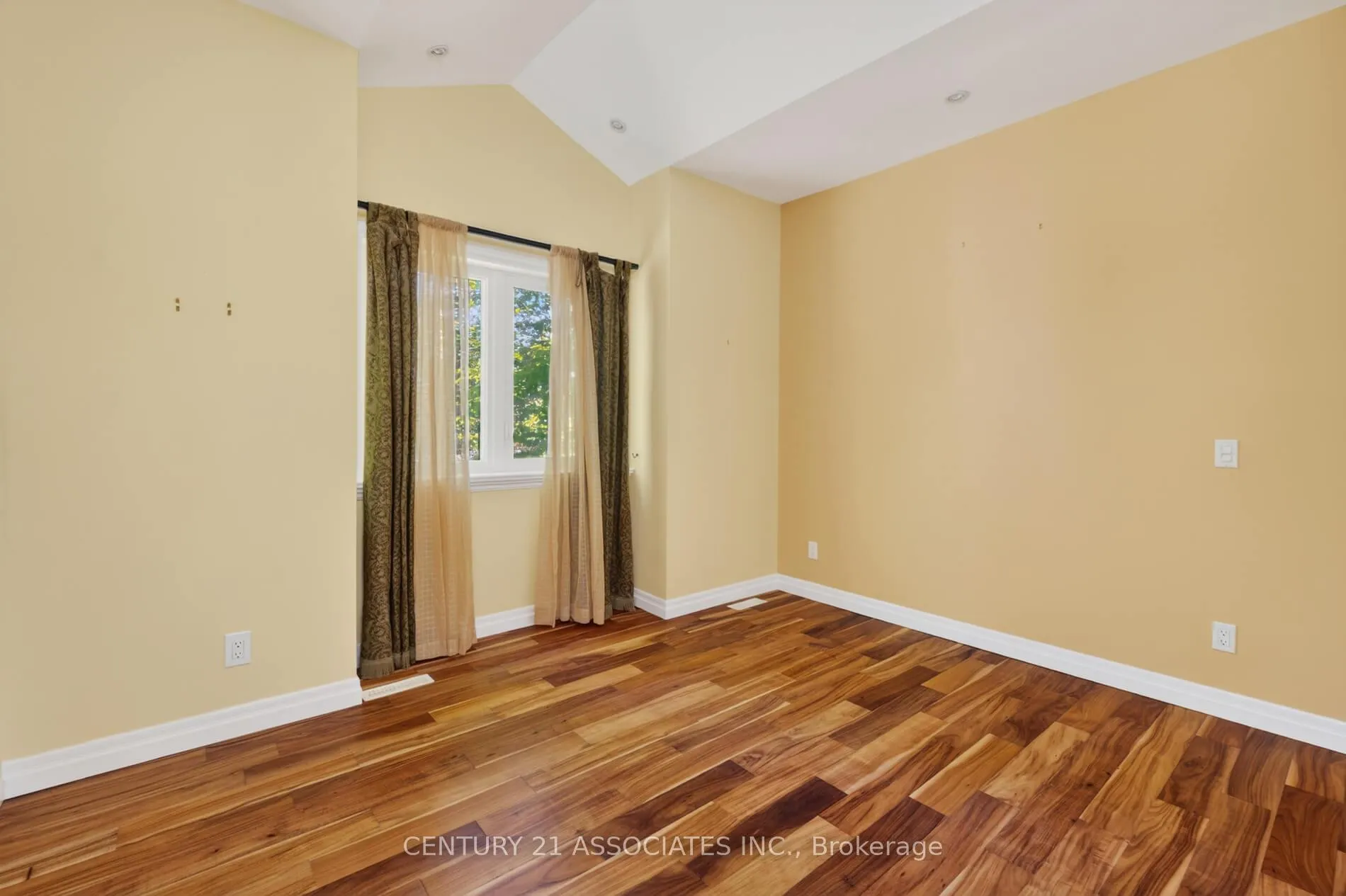 Photo 25 of 32 Myrtle Avenue, Oro-Medonte, Hawkestone — HOMEH