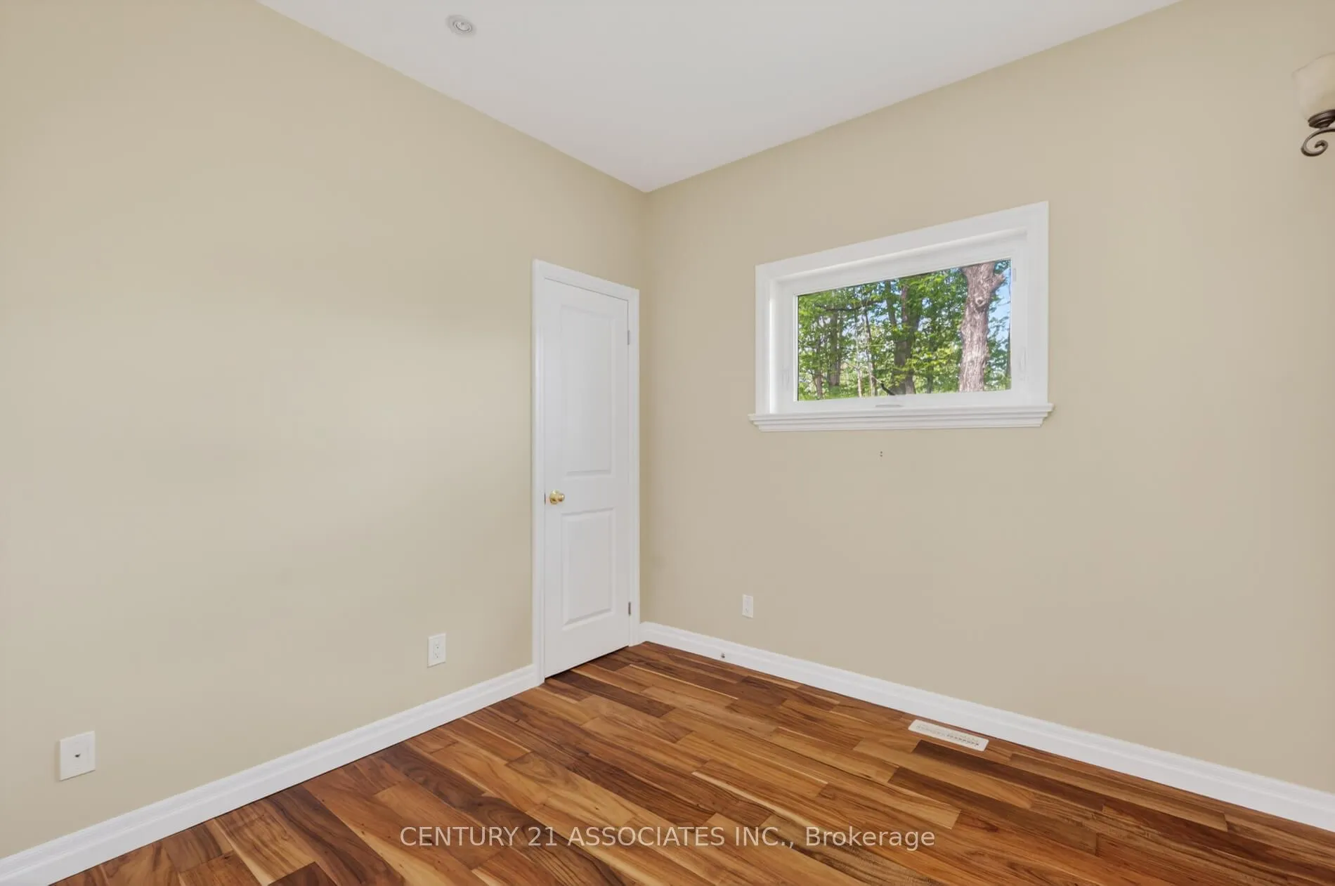 Photo 26 of 32 Myrtle Avenue, Oro-Medonte, Hawkestone — HOMEH