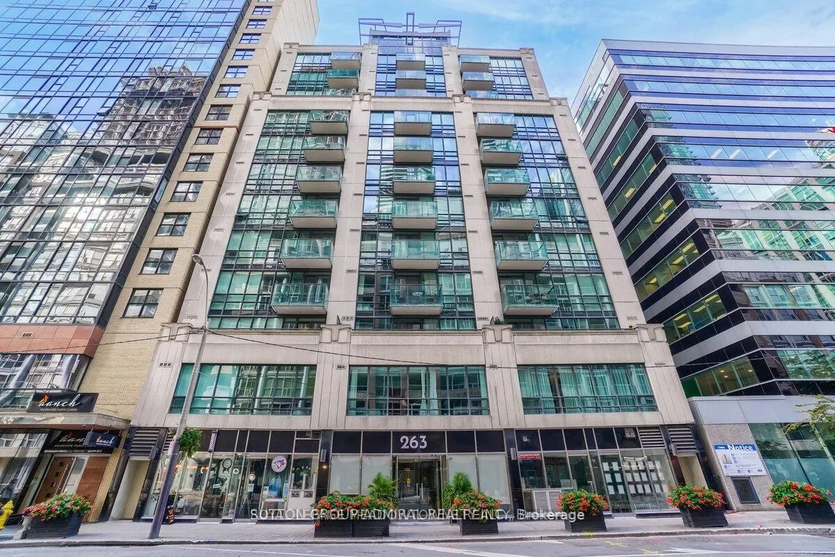 Front of Unit 905, 263 Wellington Street W