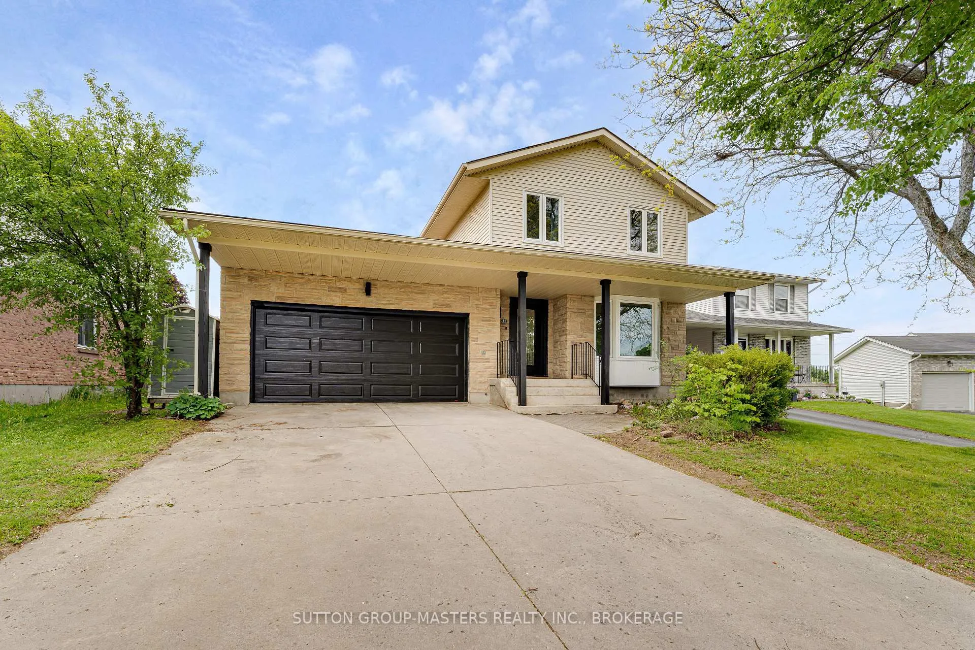 Photo 2 of 11 Douglas Avenue, Kingston, East of Sir John A. Blvd — HOMEH