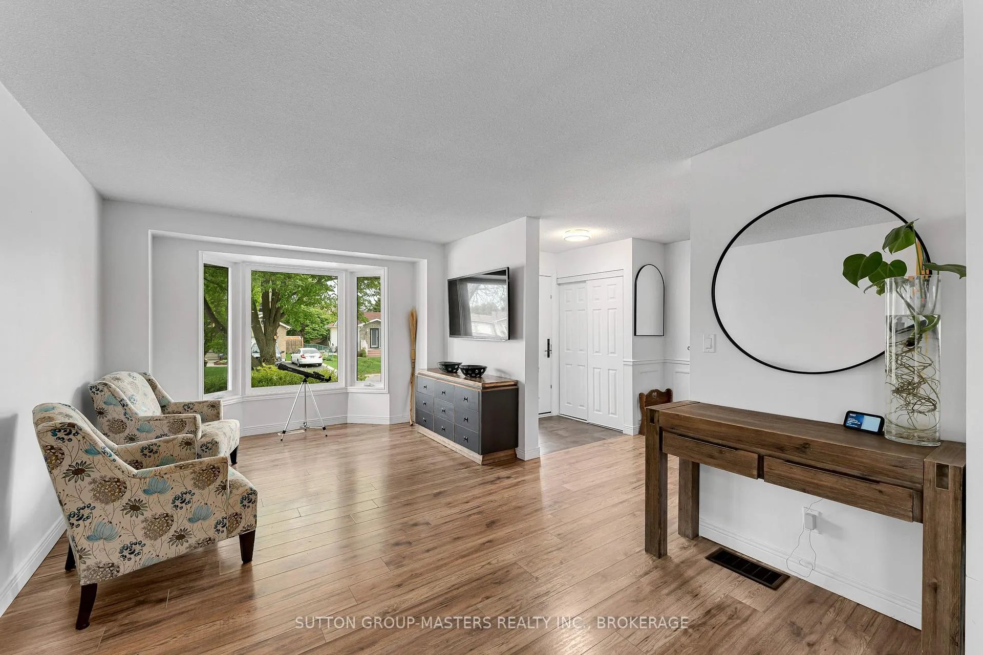 Photo 6 of 11 Douglas Avenue, Kingston, East of Sir John A. Blvd — HOMEH