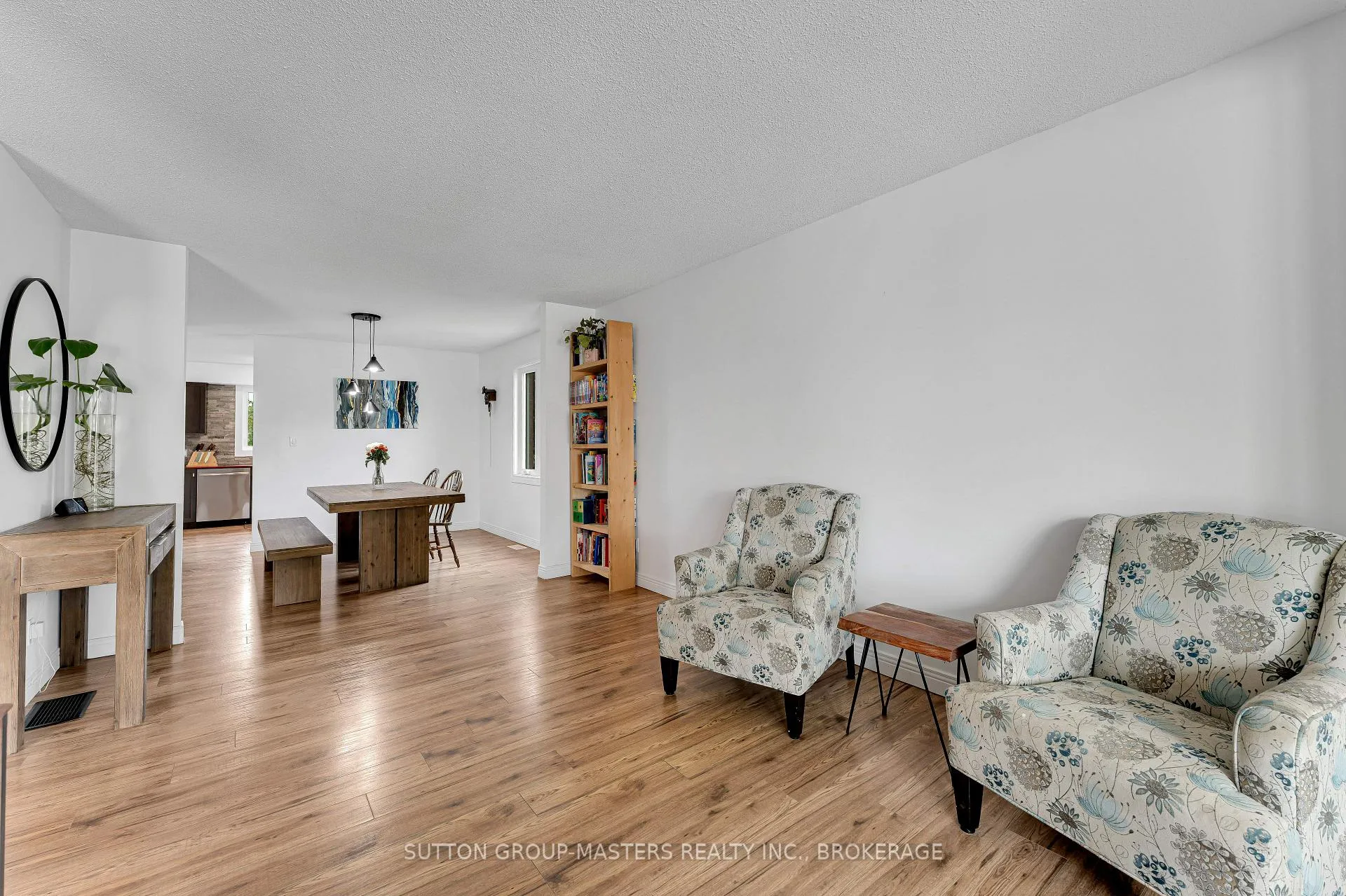 Photo 7 of 11 Douglas Avenue, Kingston, East of Sir John A. Blvd — HOMEH