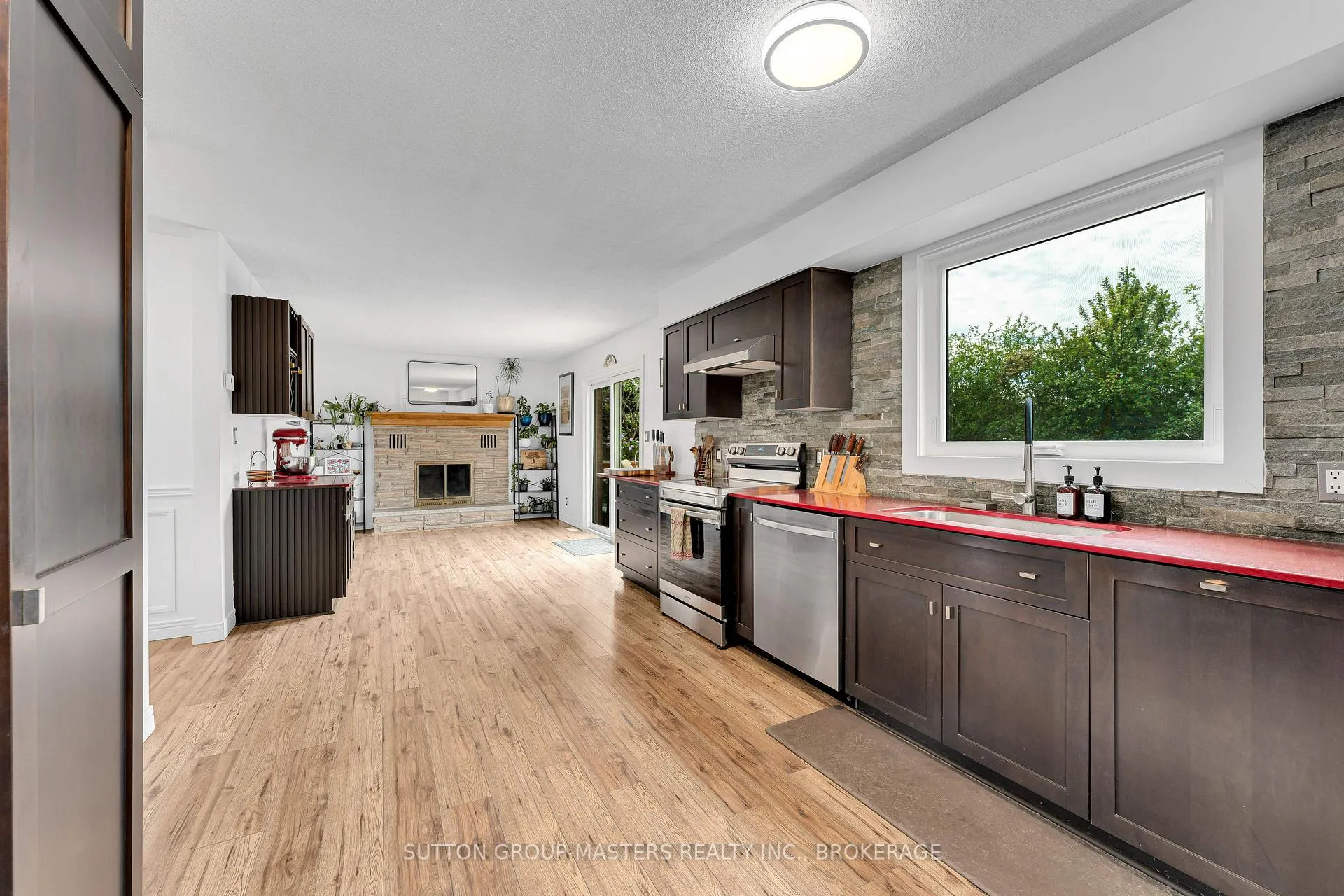 Photo 12 of 11 Douglas Avenue, Kingston, East of Sir John A. Blvd — HOMEH
