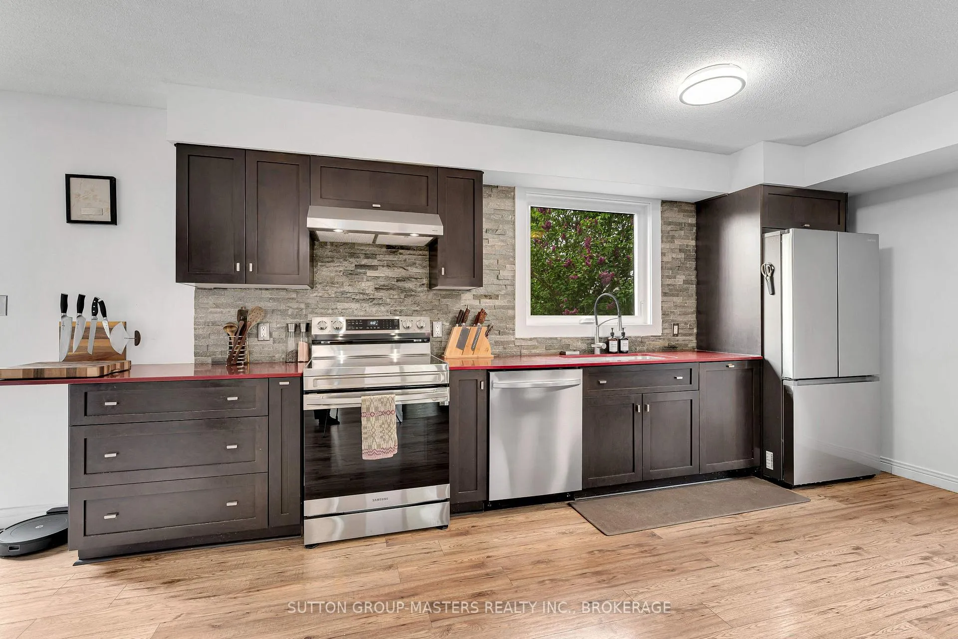 Photo 13 of 11 Douglas Avenue, Kingston, East of Sir John A. Blvd — HOMEH