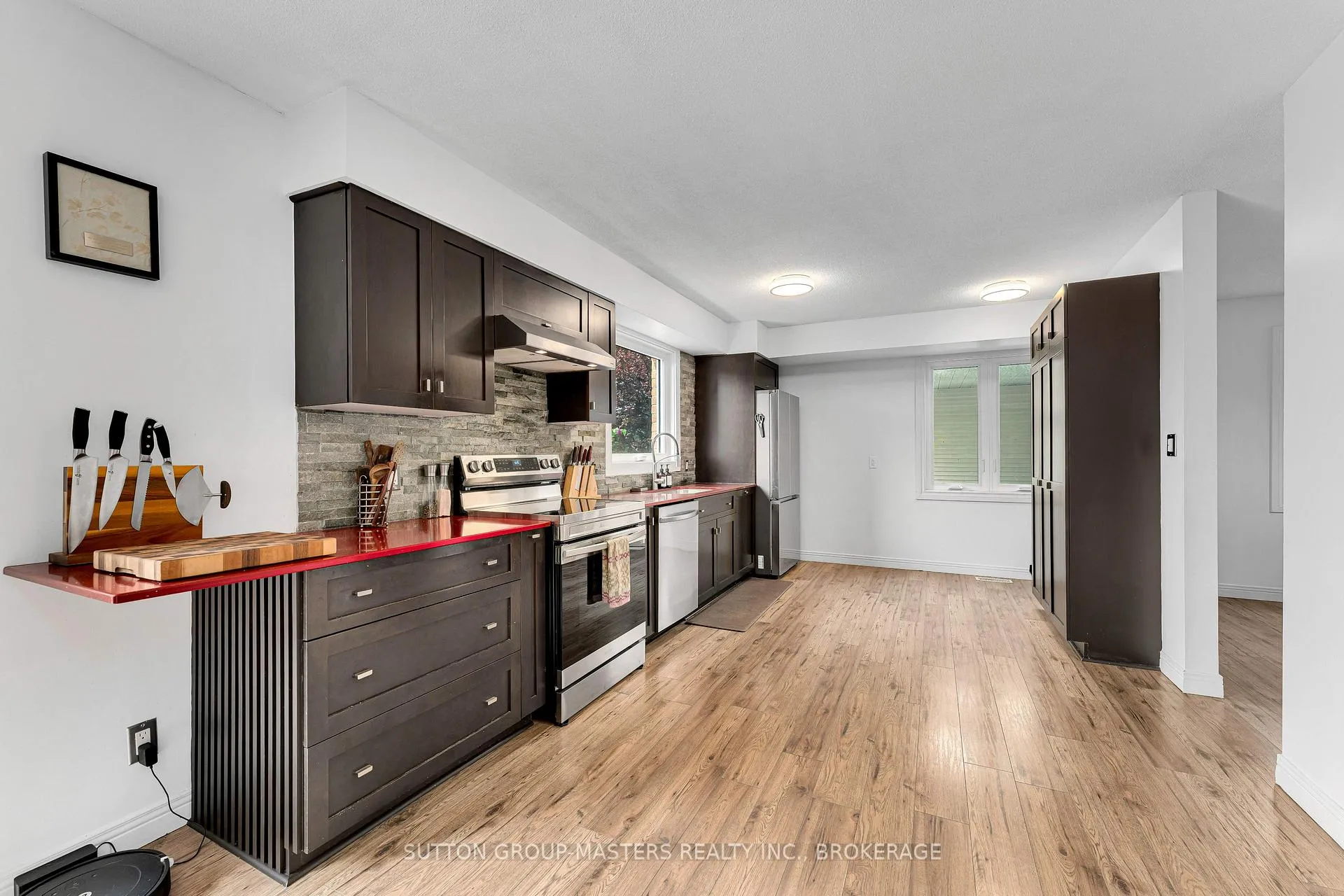 Photo 14 of 11 Douglas Avenue, Kingston, East of Sir John A. Blvd — HOMEH