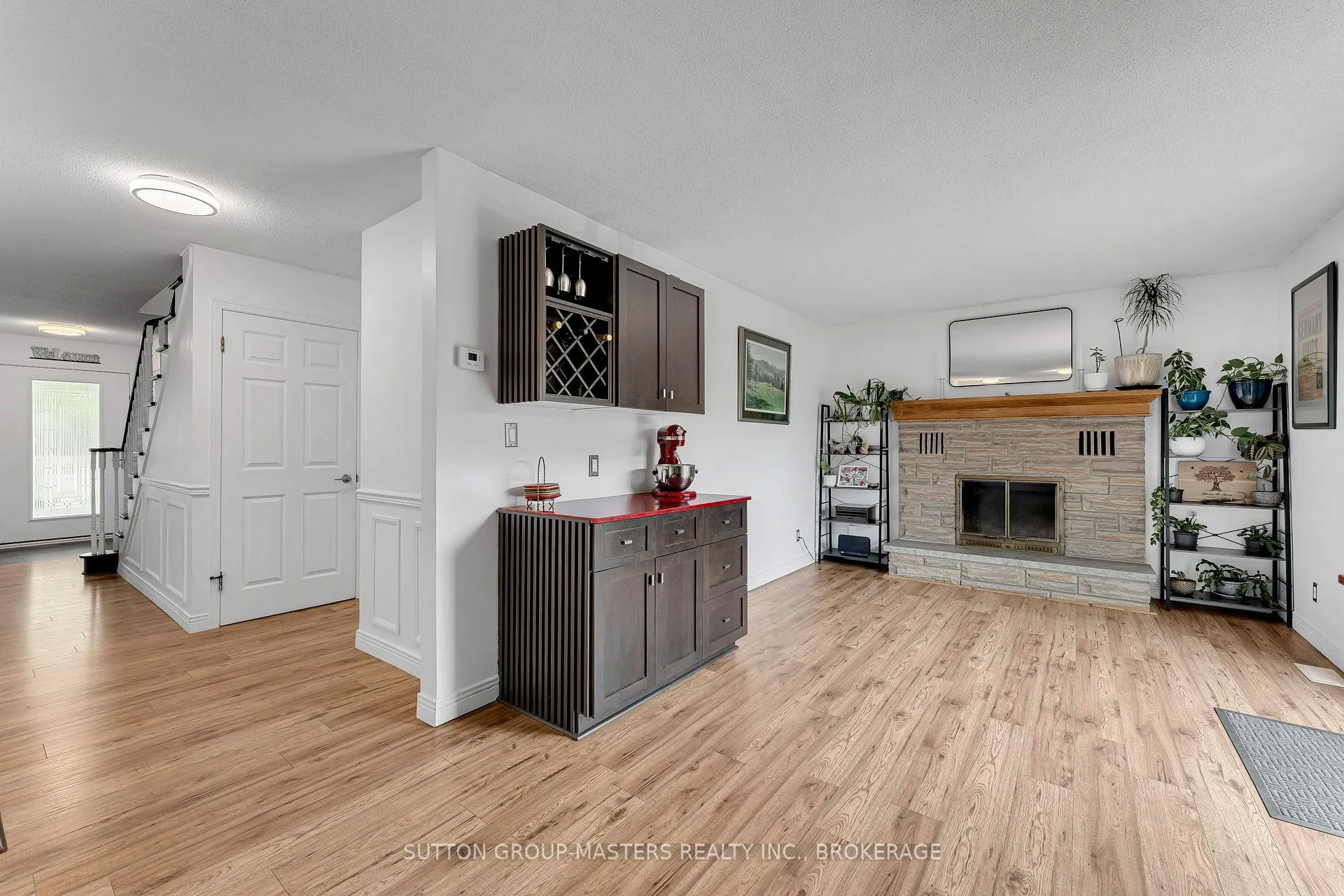 Photo 15 of 11 Douglas Avenue, Kingston, East of Sir John A. Blvd — HOMEH