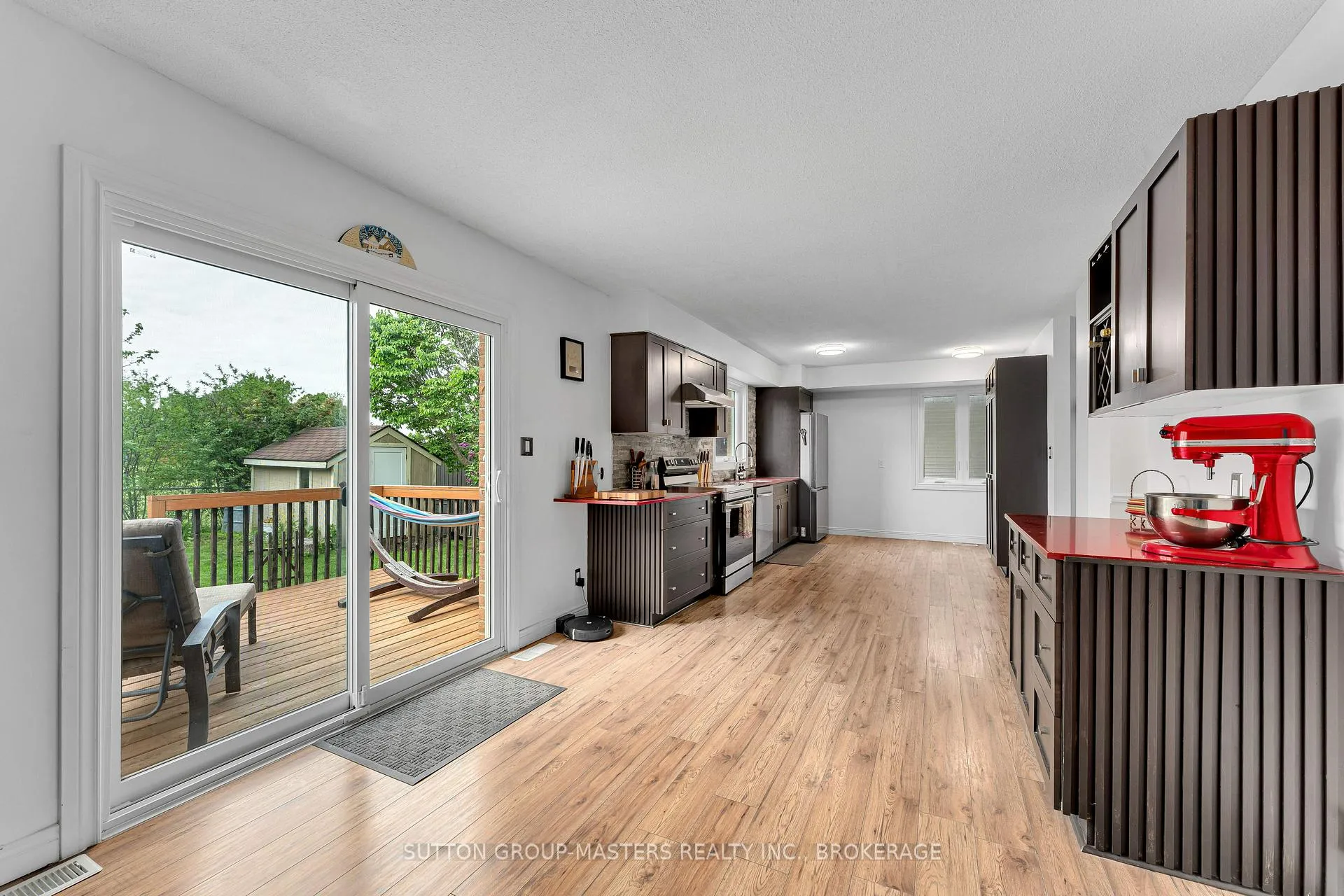 Photo 16 of 11 Douglas Avenue, Kingston, East of Sir John A. Blvd — HOMEH