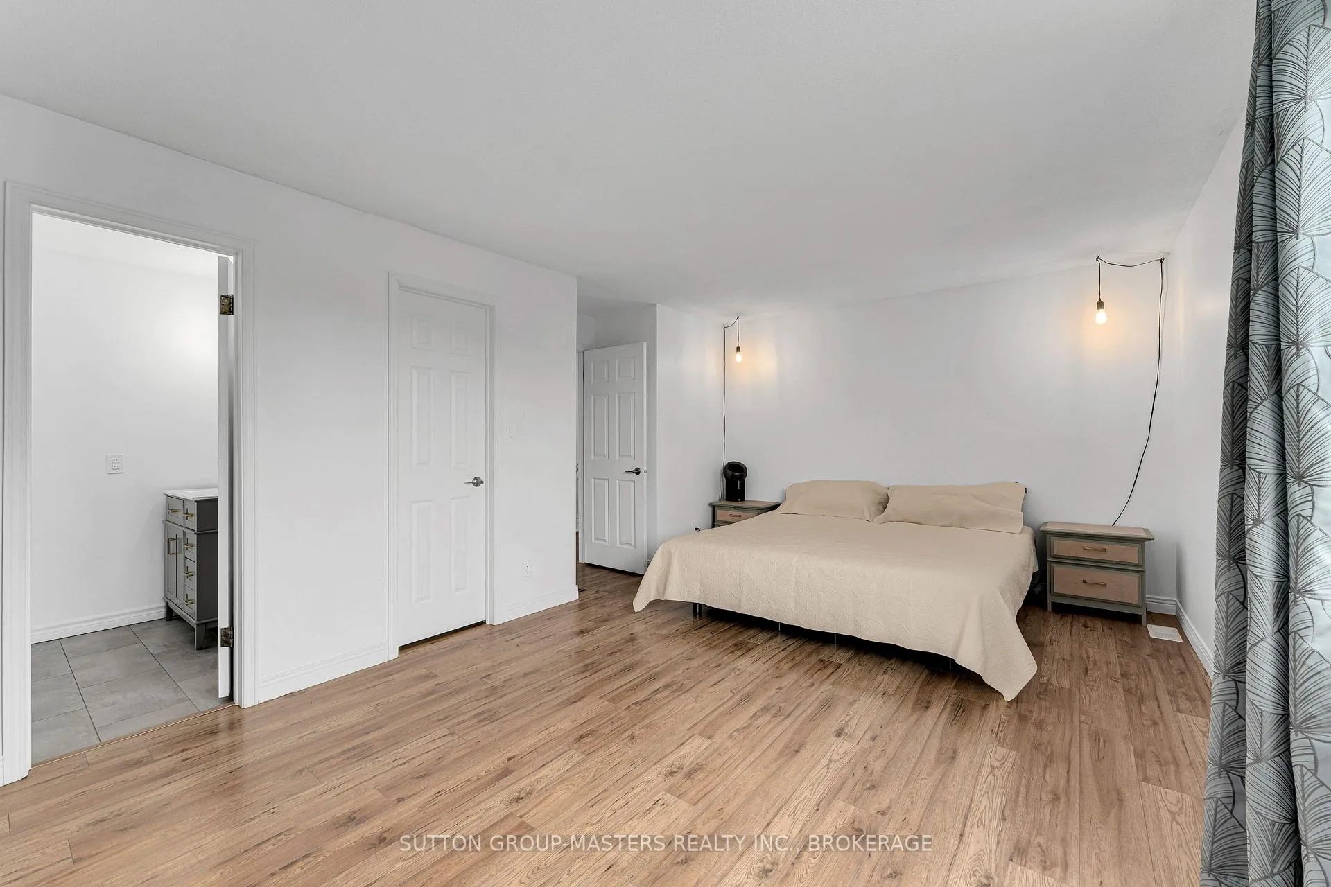 Photo 23 of 11 Douglas Avenue, Kingston, East of Sir John A. Blvd — HOMEH