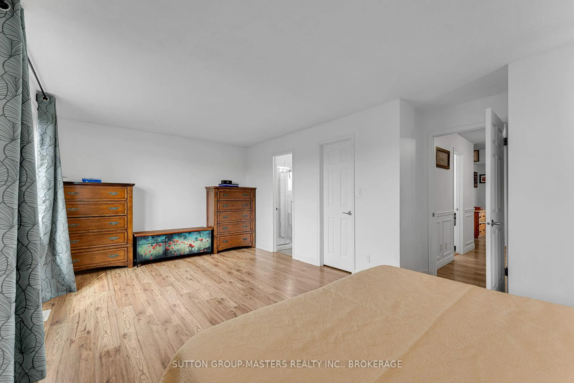 Photo 25 of 11 Douglas Avenue, Kingston, East of Sir John A. Blvd — HOMEH