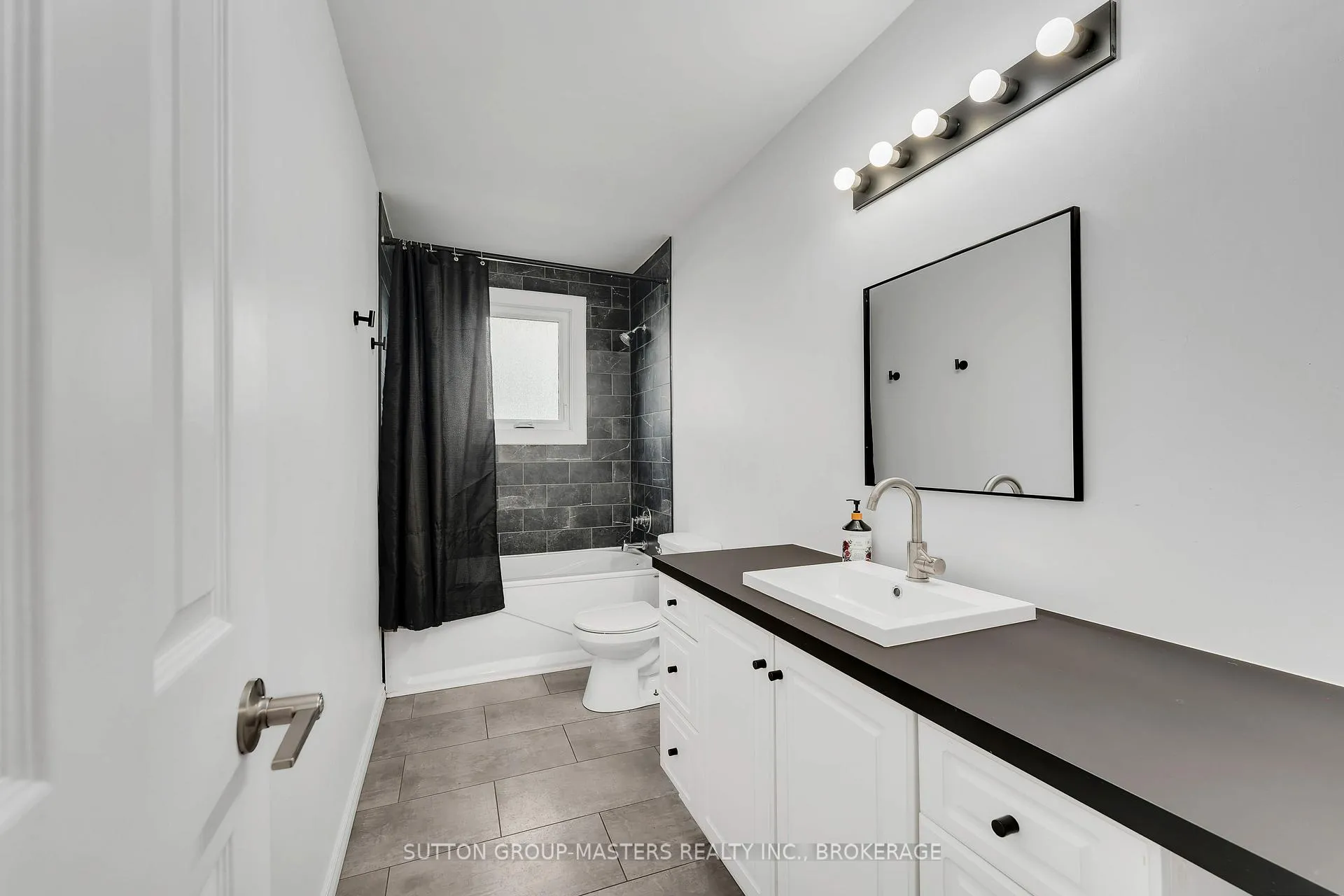 Photo 33 of 11 Douglas Avenue, Kingston, East of Sir John A. Blvd — HOMEH