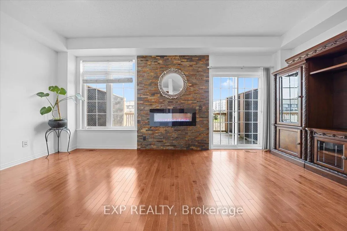 Photo 3 of 628 Pepperville Crescent, Ottawa, Kanata - Emerald Meadows/Trailwest — HOMEH