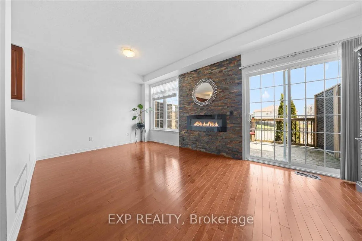 Photo 4 of 628 Pepperville Crescent, Ottawa, Kanata - Emerald Meadows/Trailwest — HOMEH