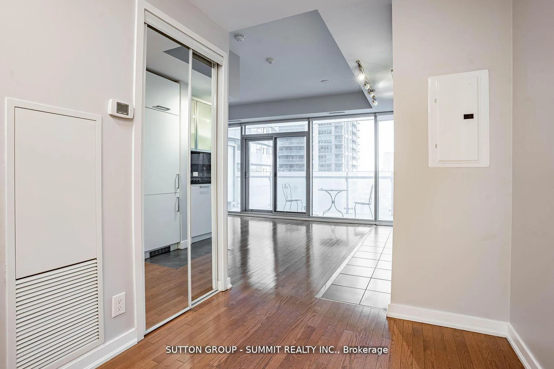 Photo 14 of Unit 1707, 14 York Street, Toronto, Waterfront Communities — HOMEH