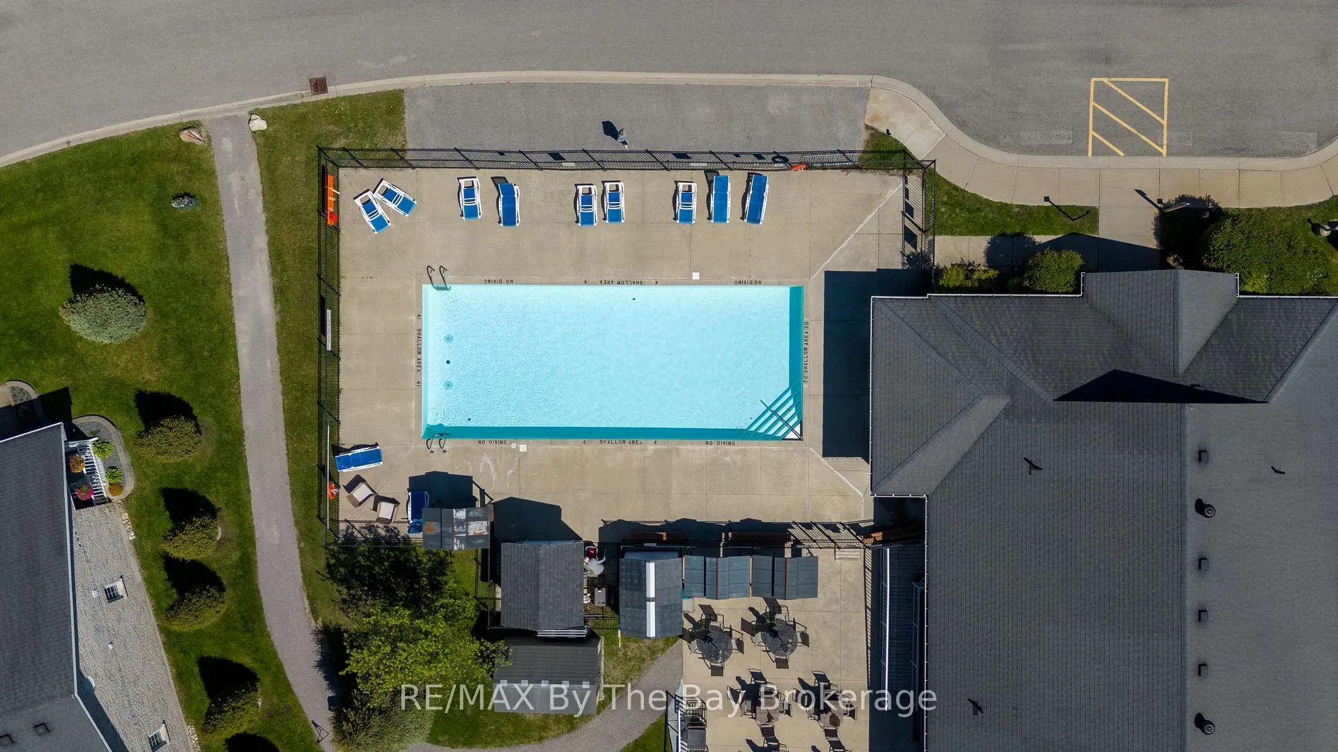 Photo 54 of 3 Golf Avenue, Wasaga Beach — HOMEH