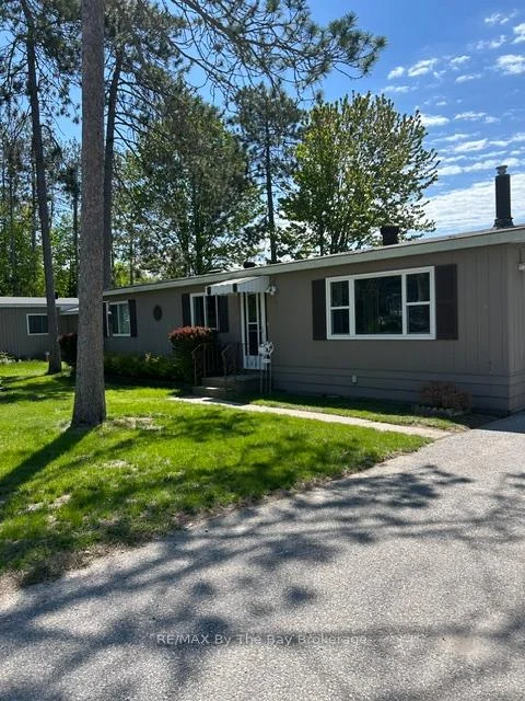 Photo 2 of 3 Golf Avenue, Wasaga Beach — HOMEH