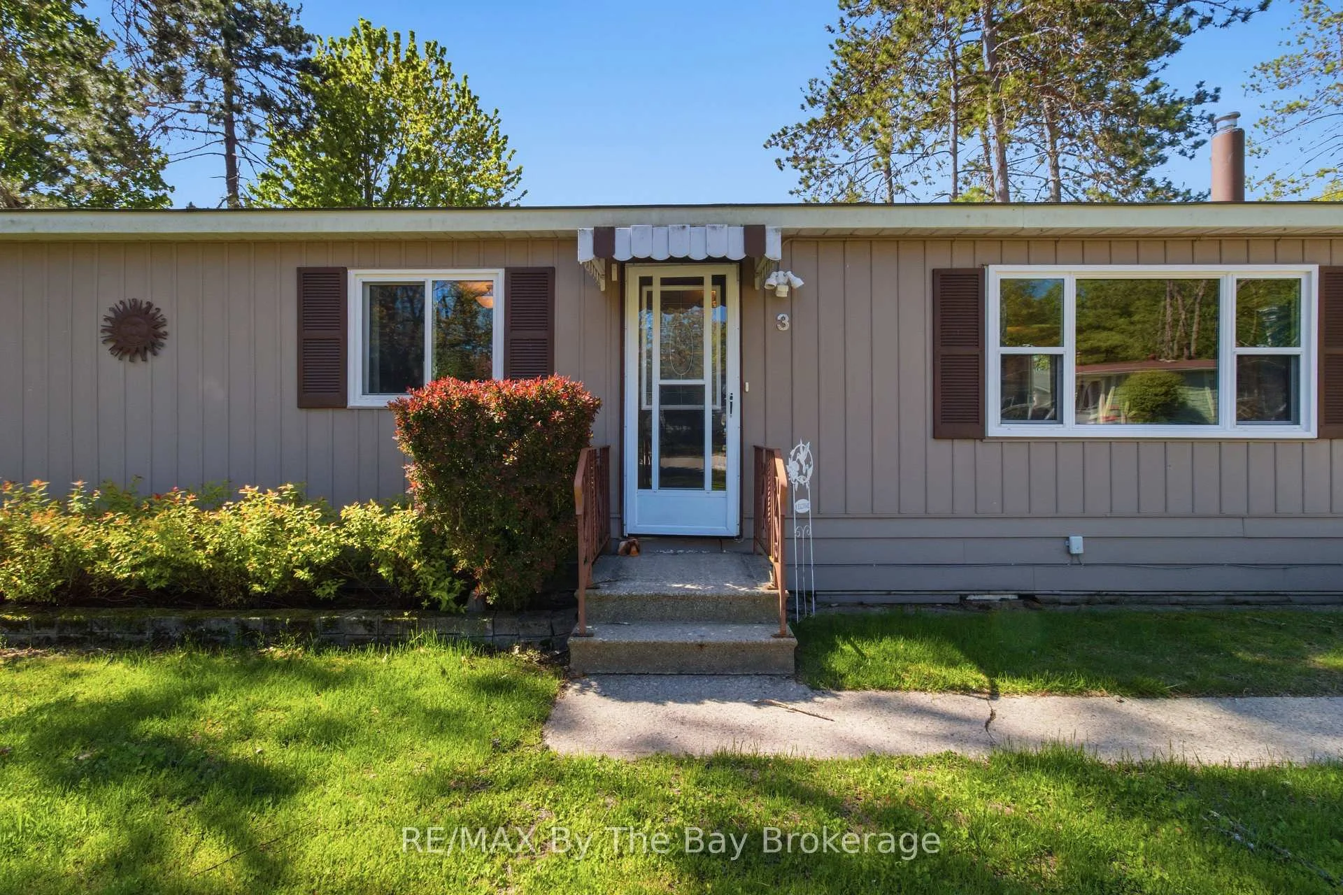 Photo 7 of 3 Golf Avenue, Wasaga Beach — HOMEH