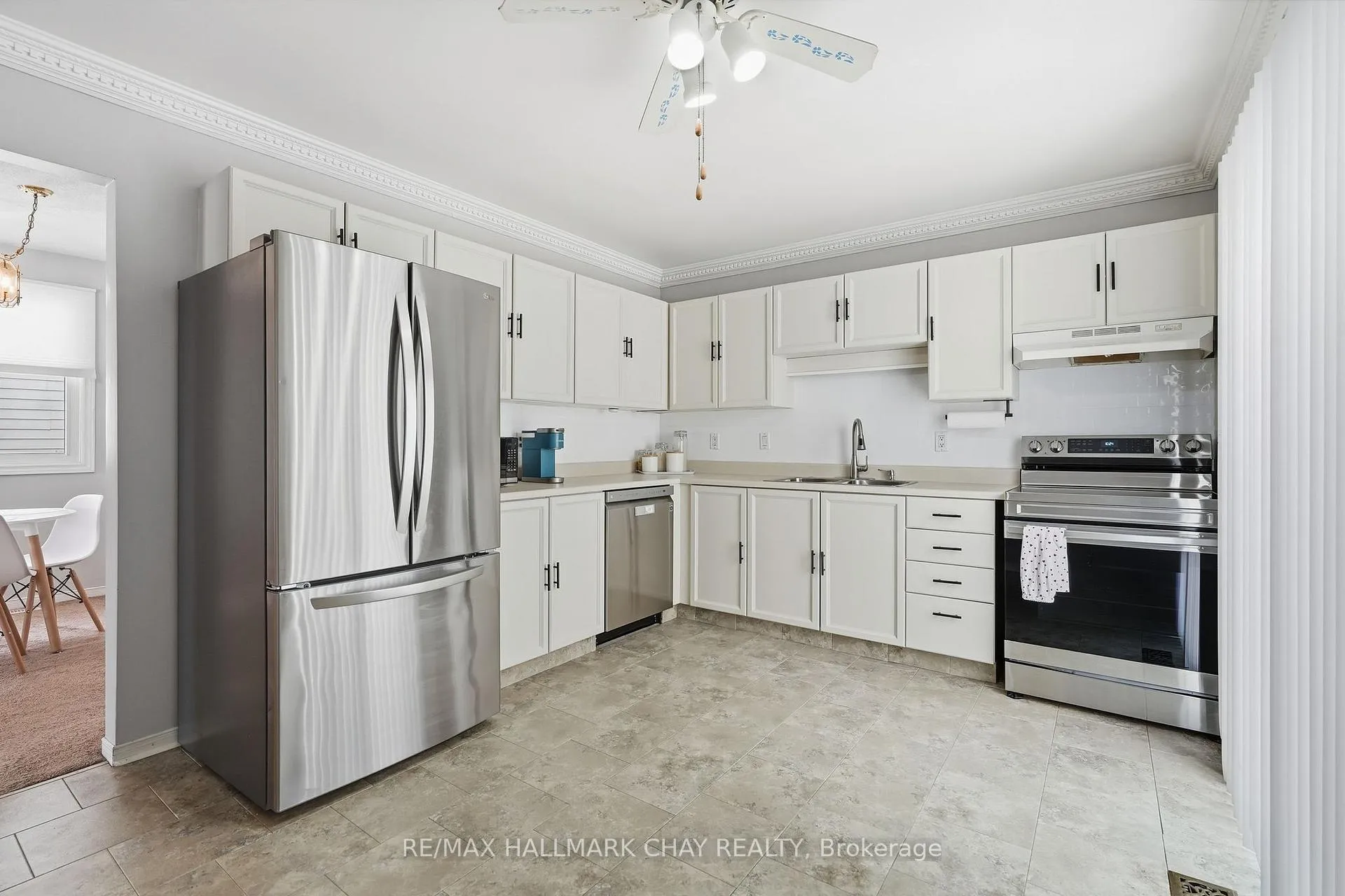 Photo 10 of 6 D'ambrosio Drive, Barrie, Painswick North — HOMEH