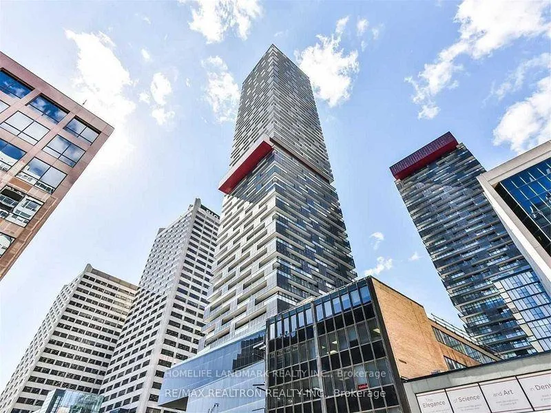 Front of Unit 2009, 8 Eglinton Avenue E
