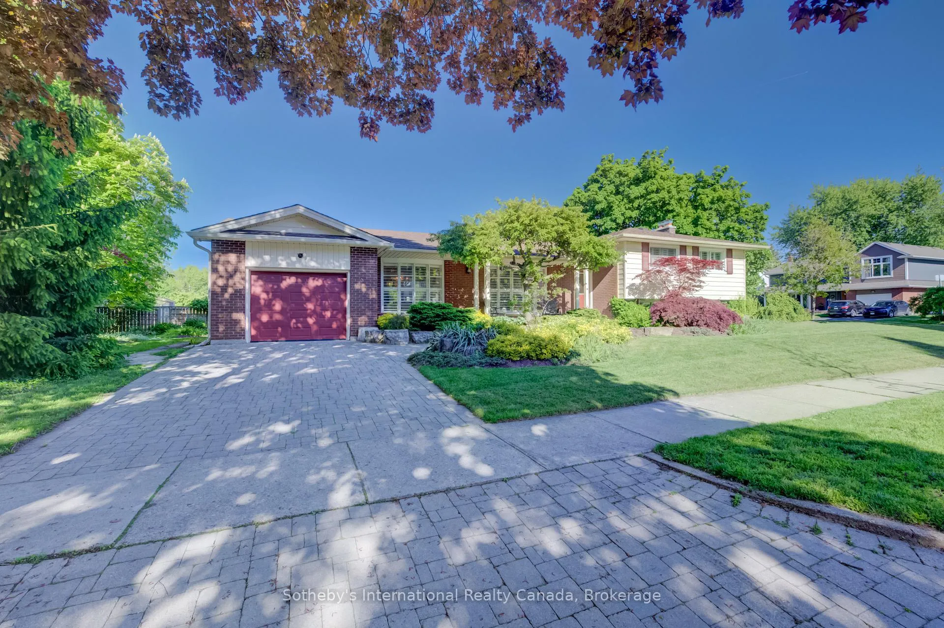 Photo 3 of 14 Viewmont Close, Kitchener — HOMEH