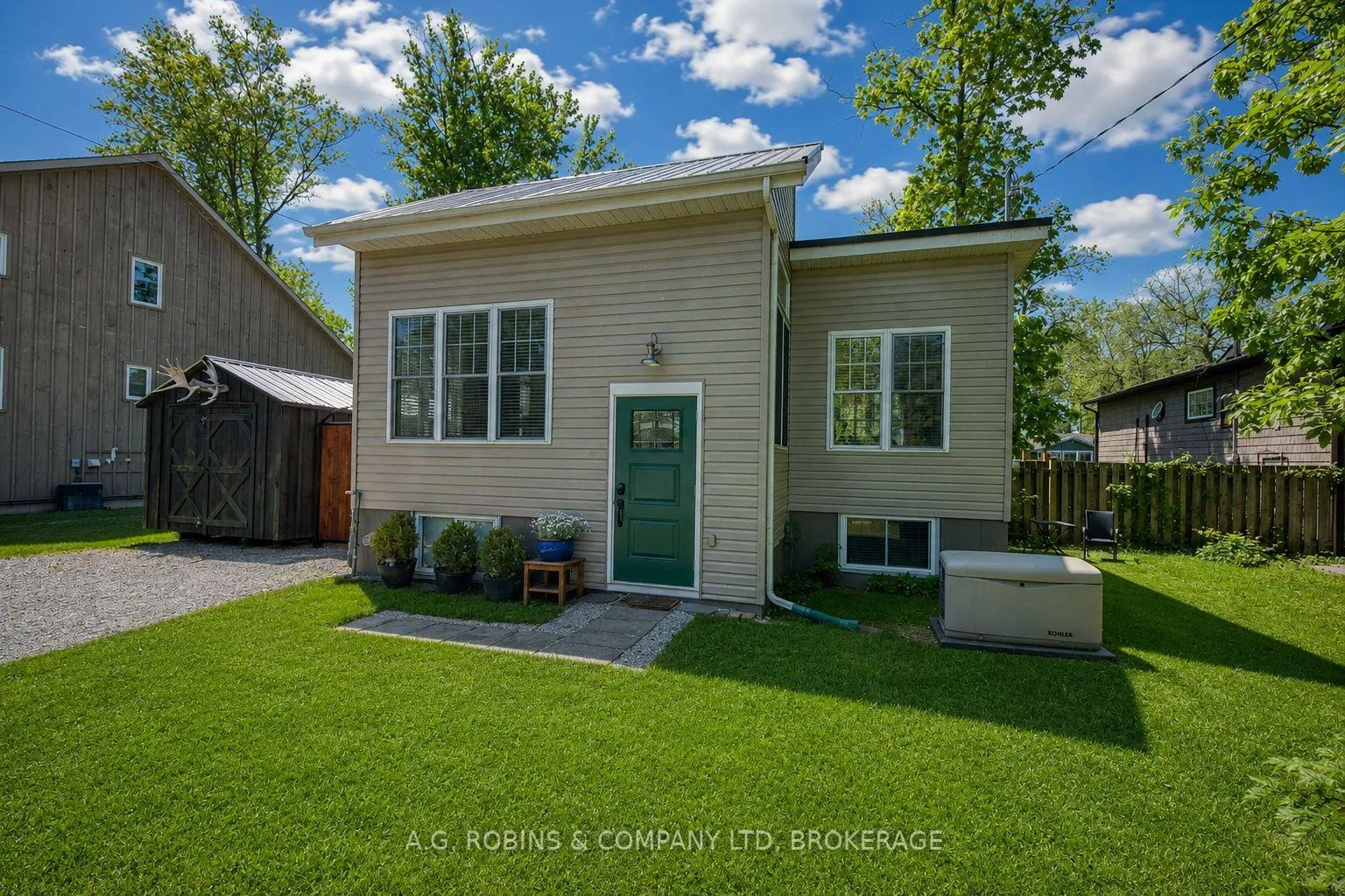 Photo 1 of 10585 Maplewood Drive, Wainfleet, Lakeshore — HOMEH