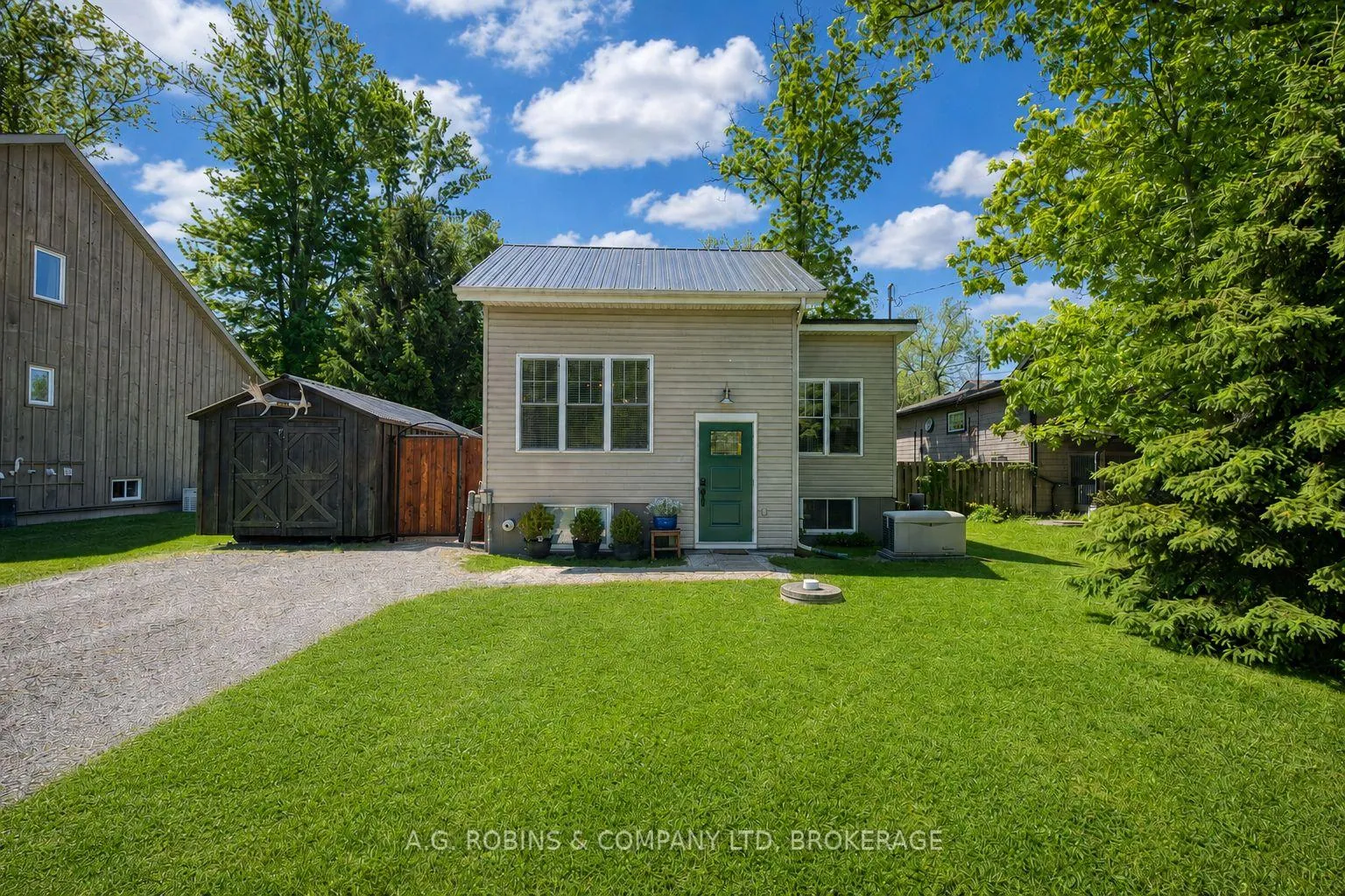 Photo 2 of 10585 Maplewood Drive, Wainfleet, Lakeshore — HOMEH