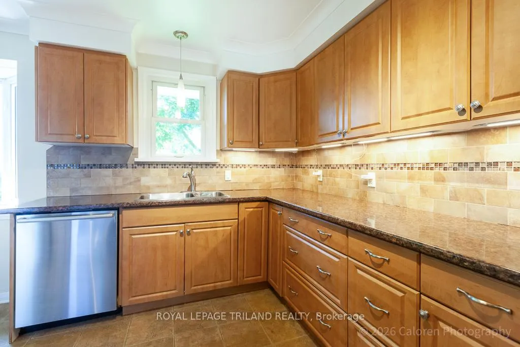 Photo 17 of 37 Dennis Avenue, London, South V — HOMEH
