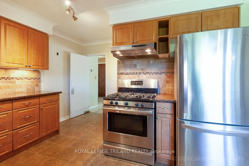 Photo 20 of 37 Dennis Avenue, London, South V — HOMEH