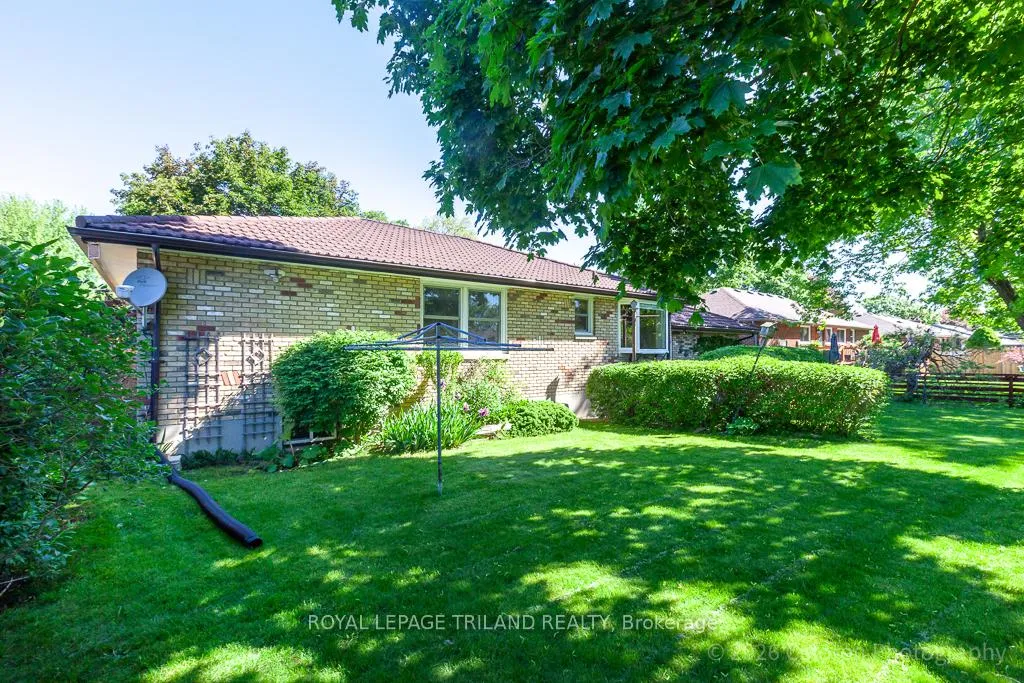Photo 35 of 37 Dennis Avenue, London, South V — HOMEH