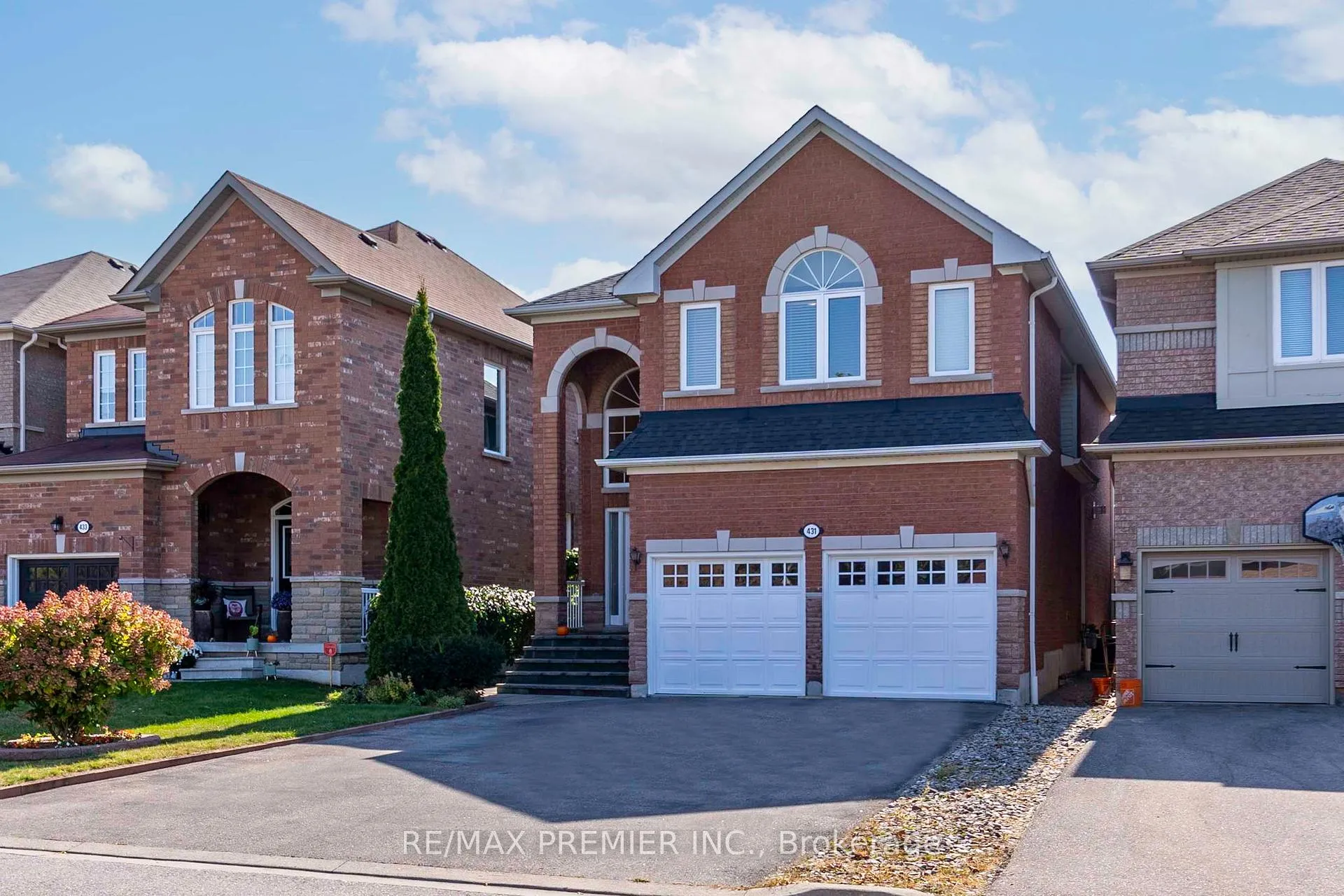 Photo 2 of 431 Pineview Lane, Pickering, Amberlea — HOMEH