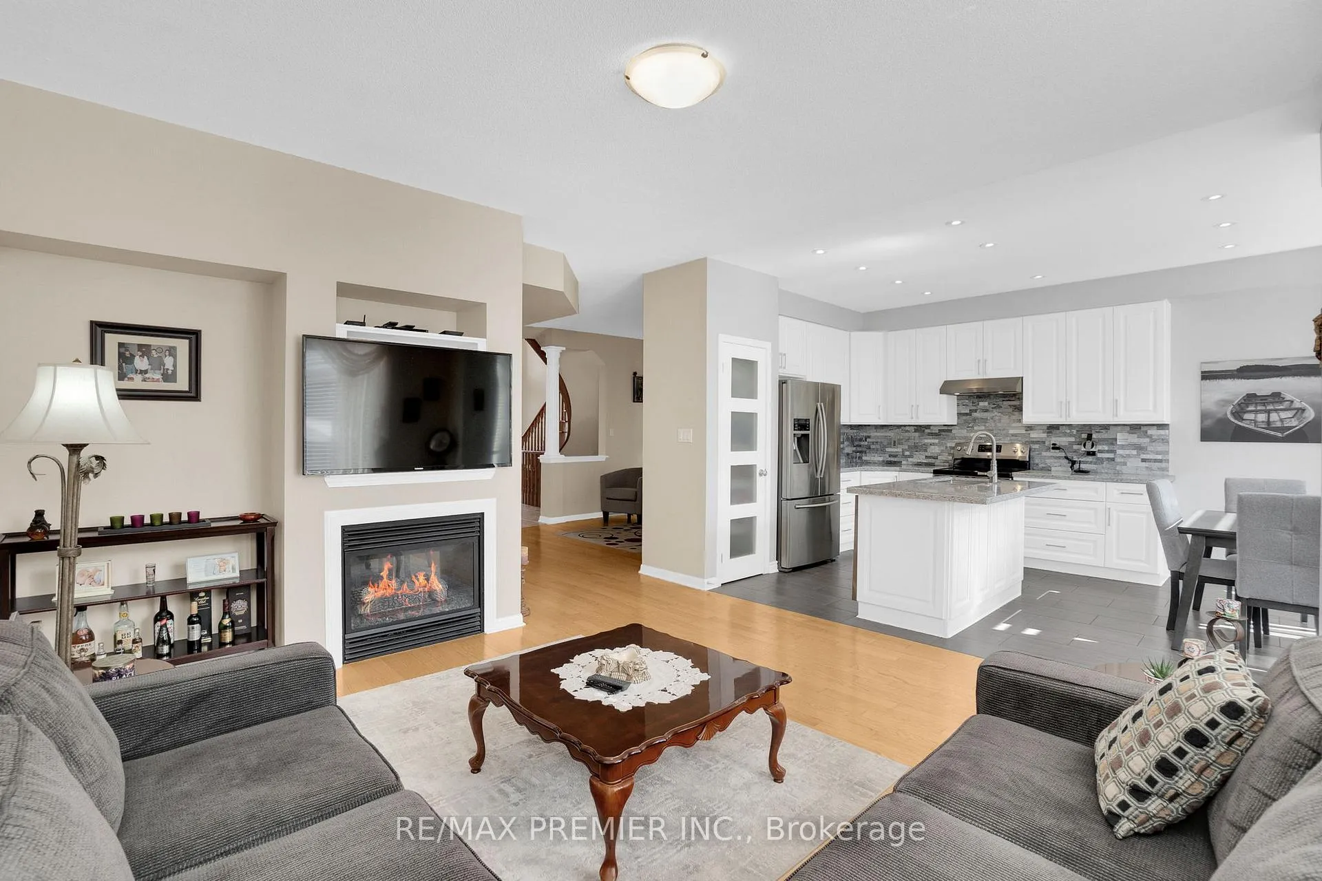 Photo 16 of 431 Pineview Lane, Pickering, Amberlea — HOMEH