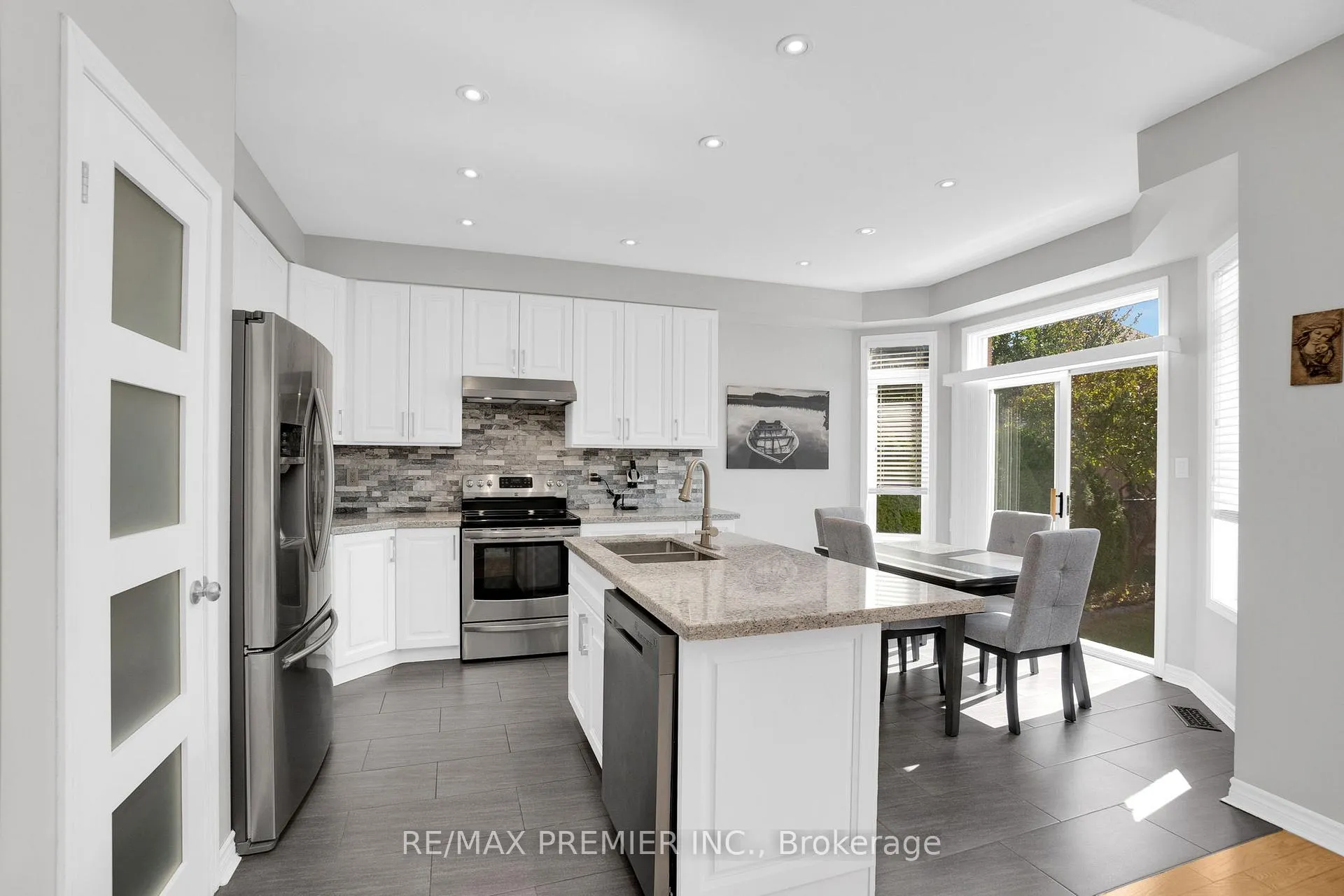 Photo 19 of 431 Pineview Lane, Pickering, Amberlea — HOMEH