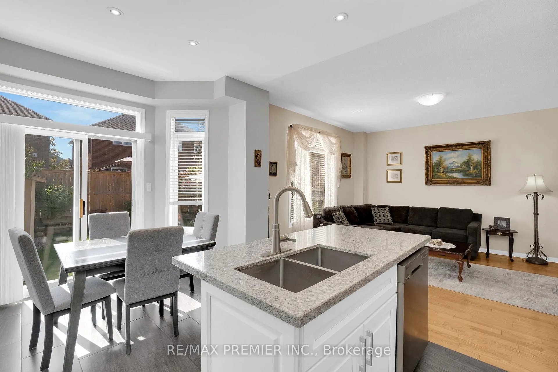 Photo 20 of 431 Pineview Lane, Pickering, Amberlea — HOMEH