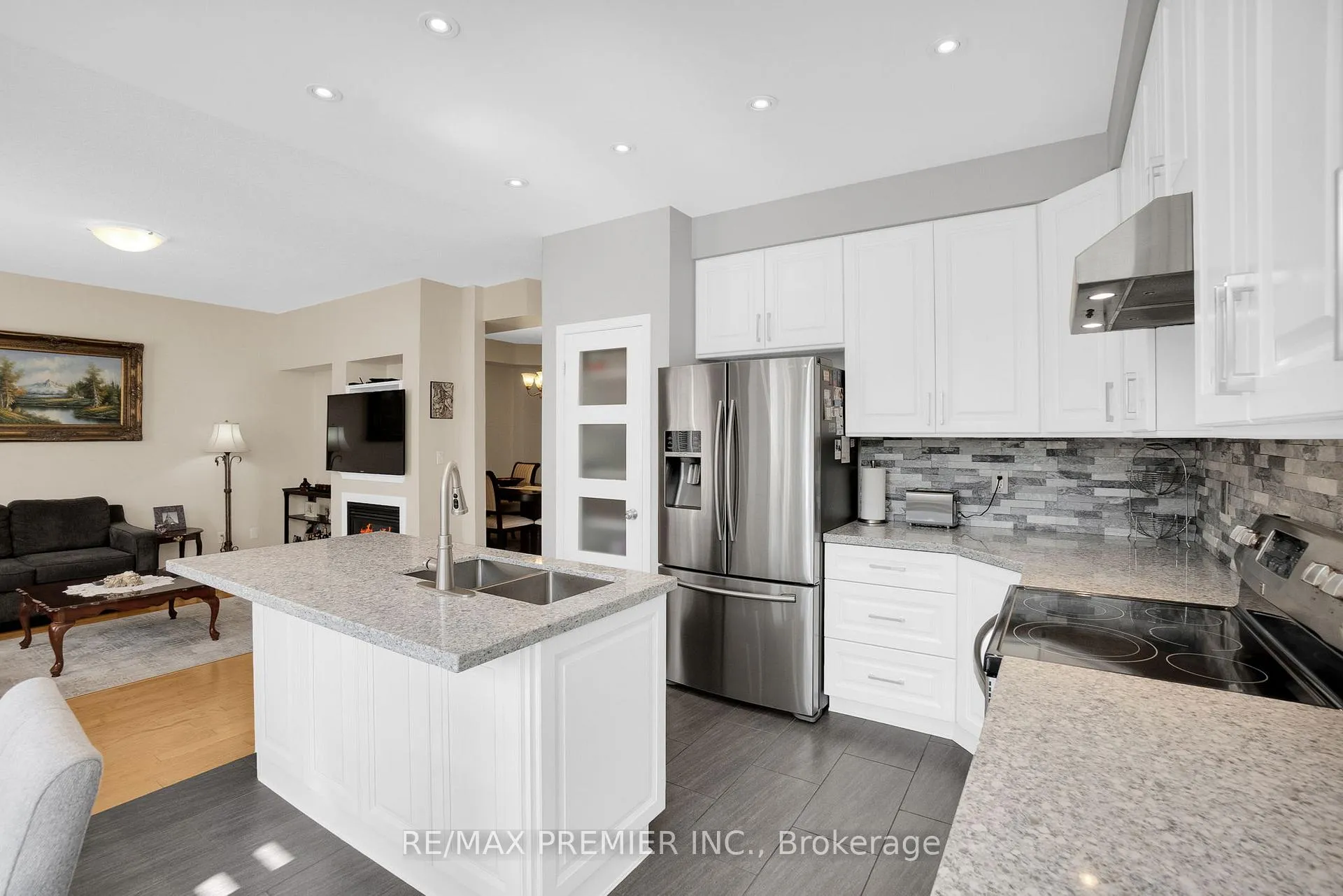 Photo 21 of 431 Pineview Lane, Pickering, Amberlea — HOMEH