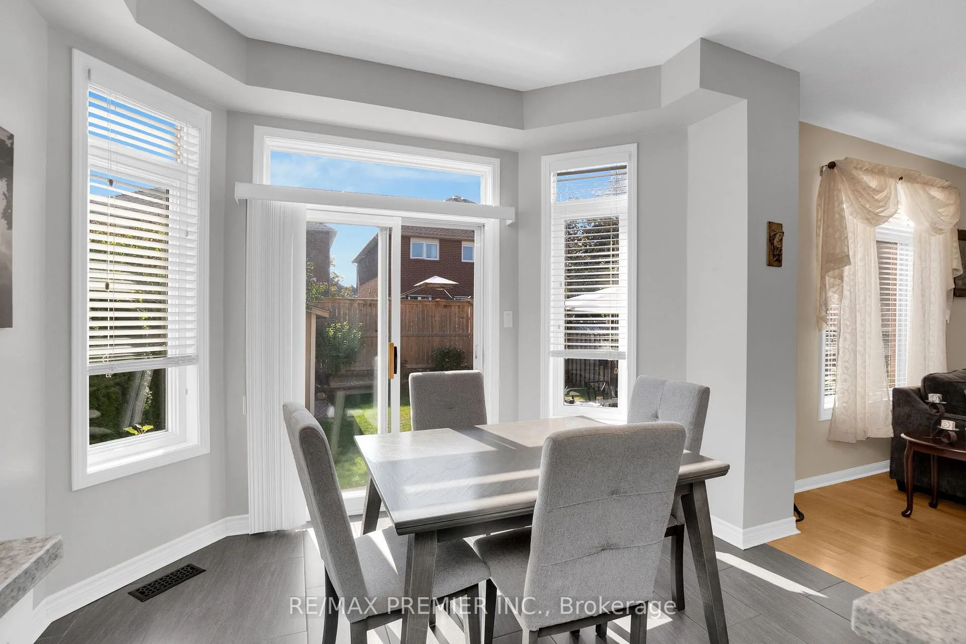 Photo 22 of 431 Pineview Lane, Pickering, Amberlea — HOMEH