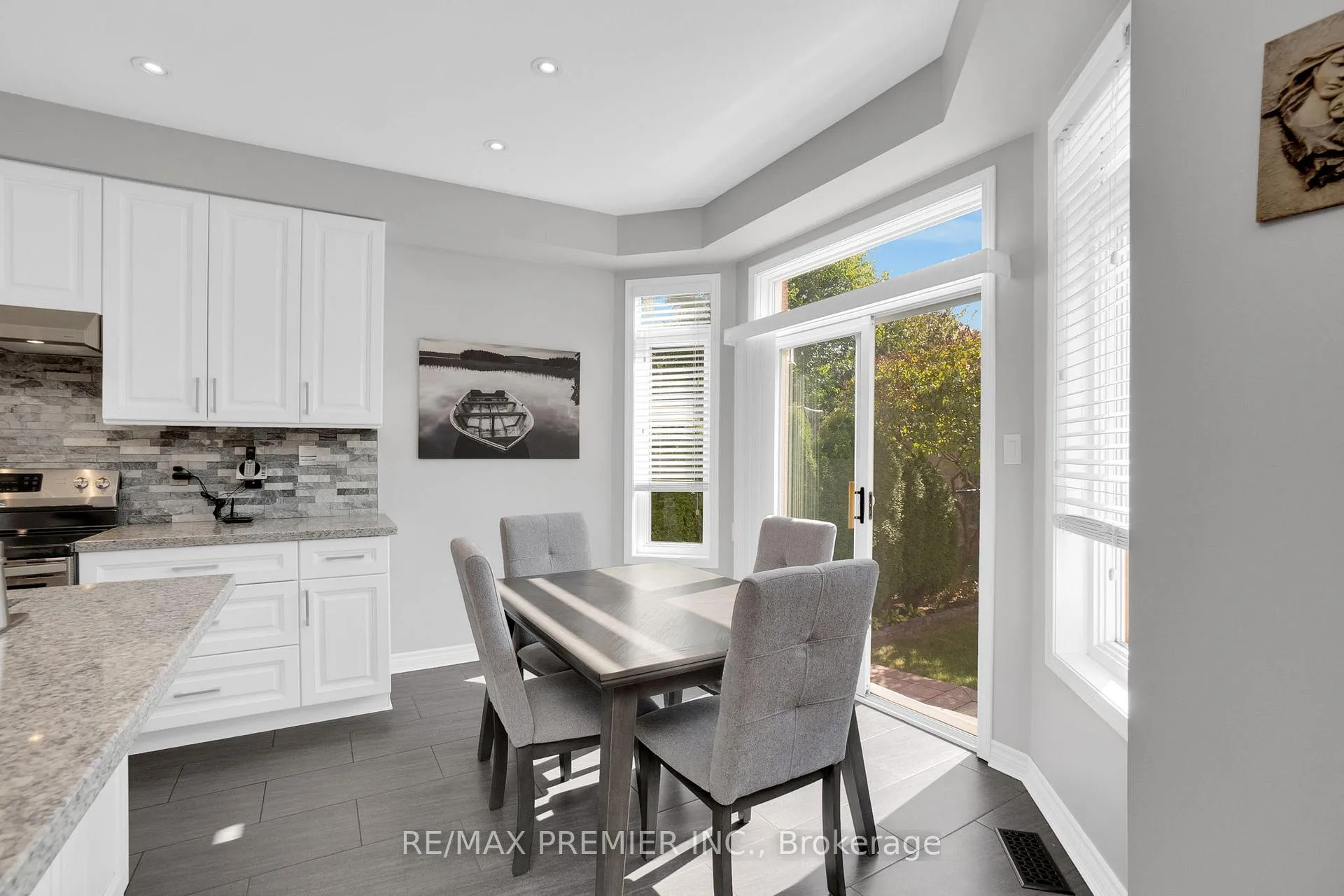 Photo 23 of 431 Pineview Lane, Pickering, Amberlea — HOMEH