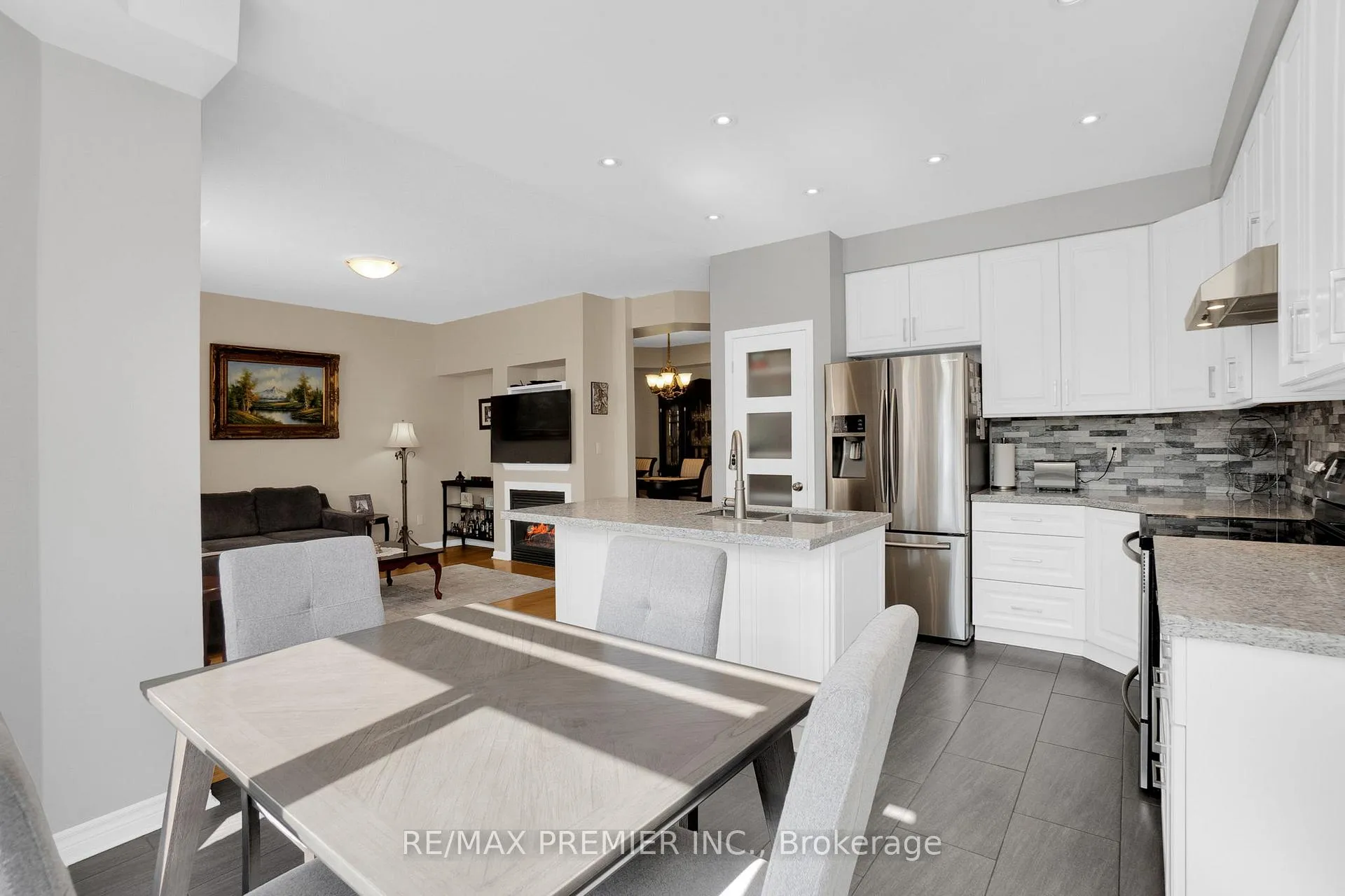 Photo 24 of 431 Pineview Lane, Pickering, Amberlea — HOMEH