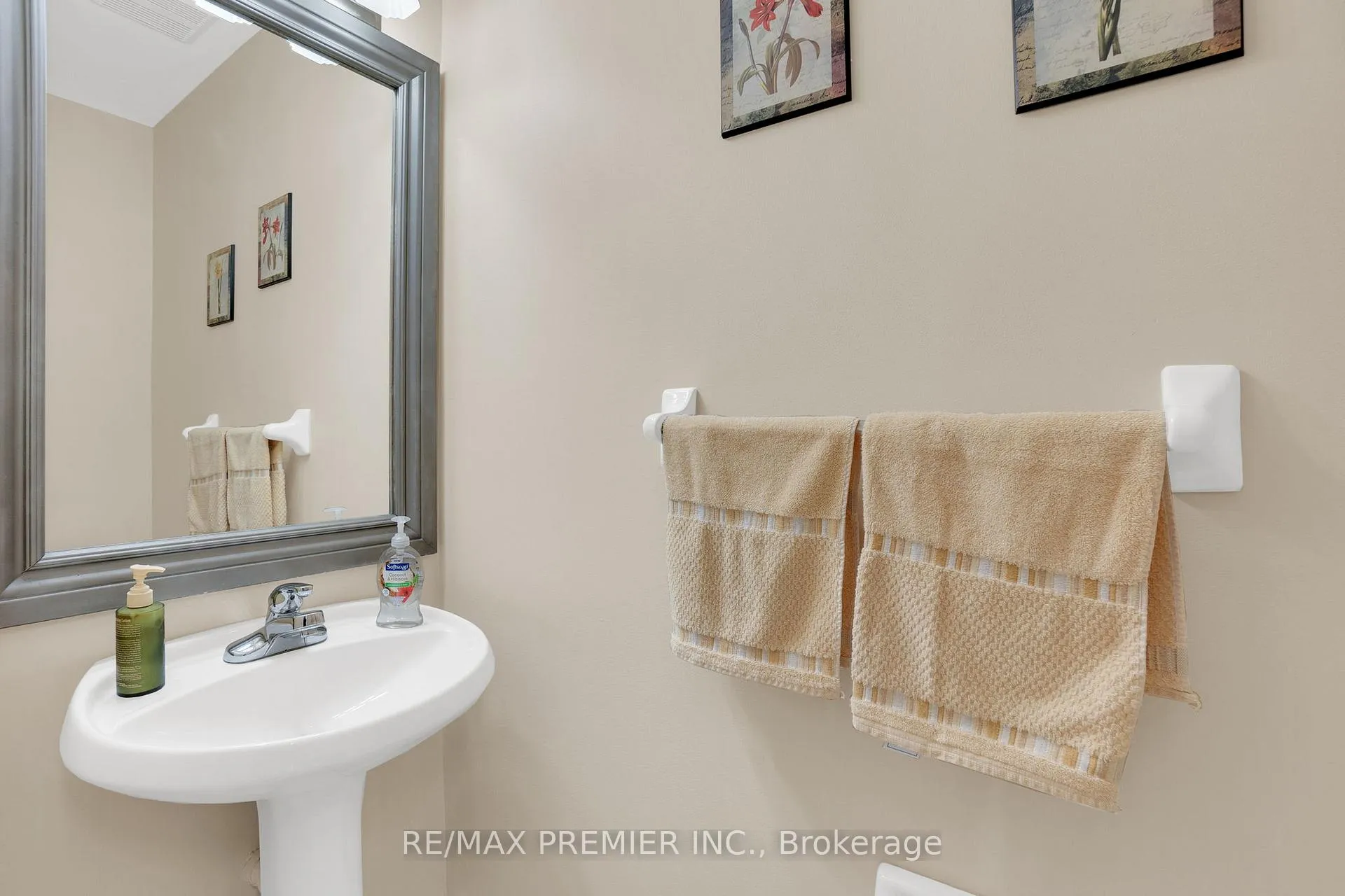 Photo 25 of 431 Pineview Lane, Pickering, Amberlea — HOMEH